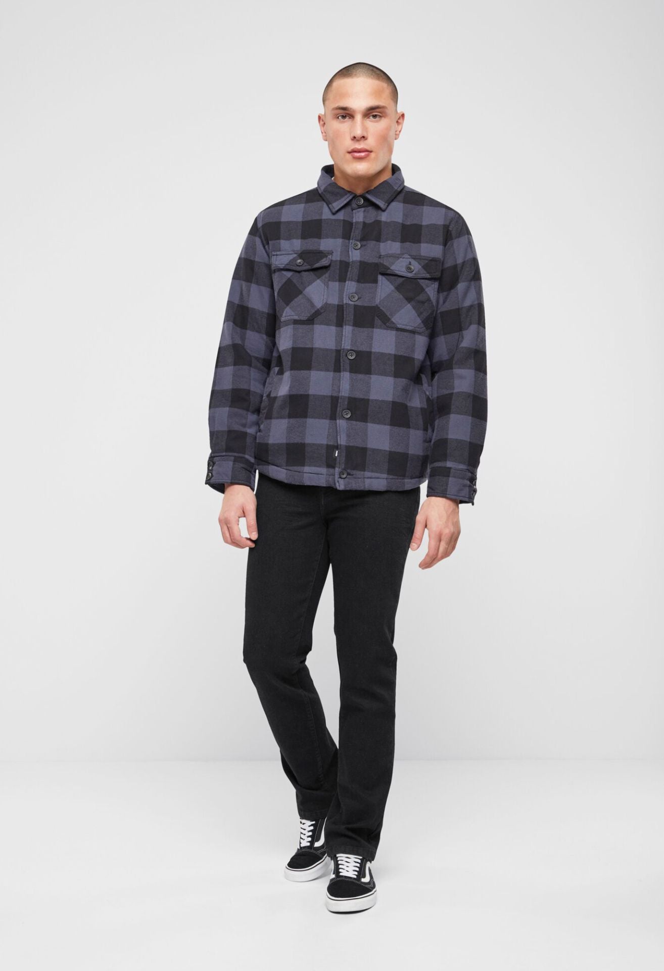Brandit Lumber Jacke in Schwarz/Grau, wattiertes Flanell, Straight-Cut, Brusttaschen, Innentasche, Knopfleiste.