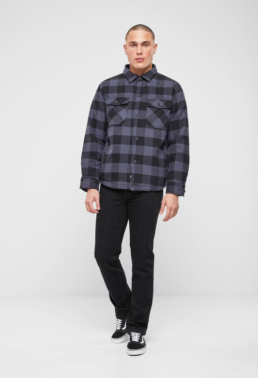 Brandit Lumber Jacke in Schwarz/Grau, wattiertes Flanell, Straight-Cut, Brusttaschen, Innentasche, Knopfleiste.