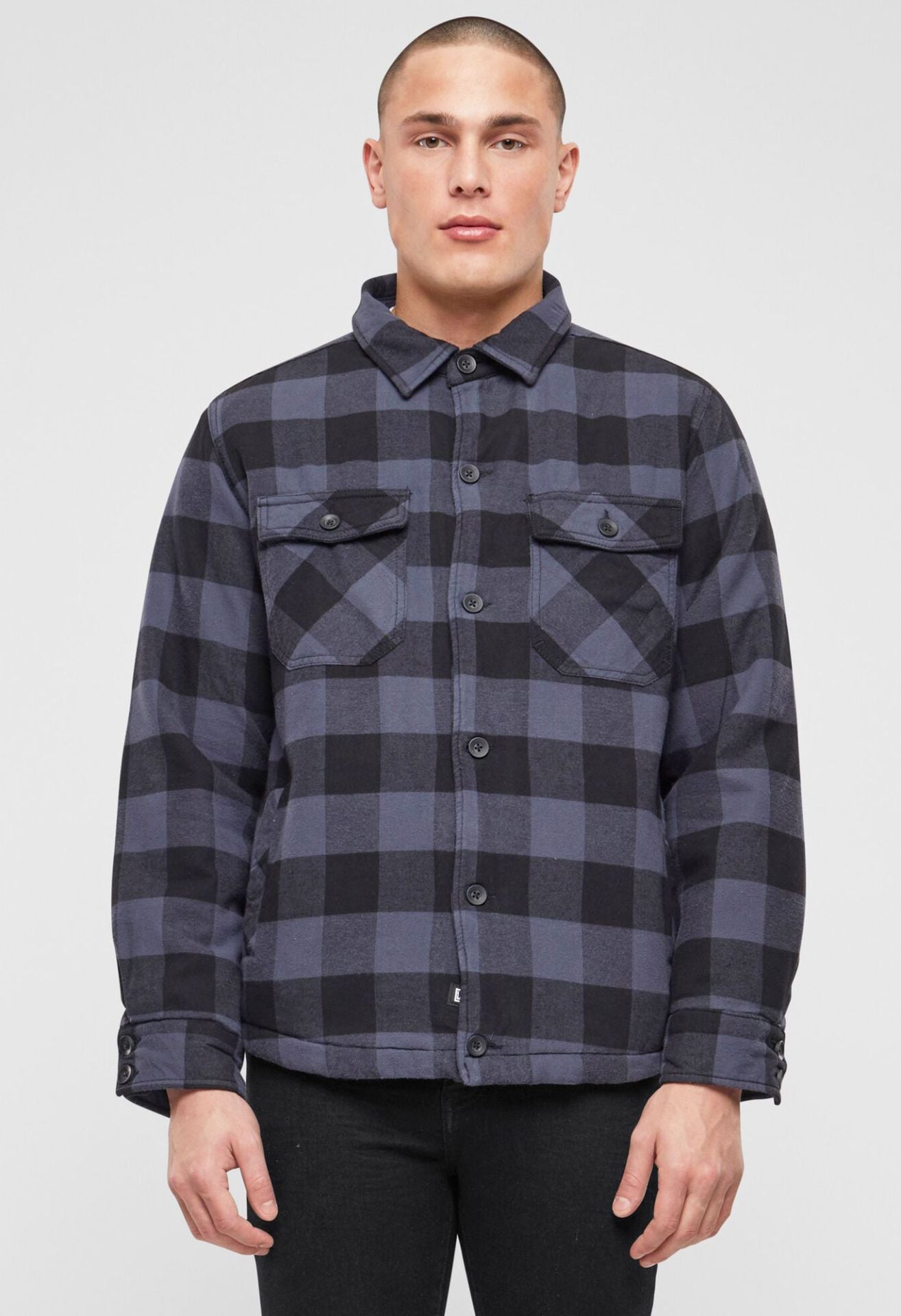 Brandit Lumber Jacke in Schwarz/Grau, wattiertes Flanell, Straight-Cut, Brusttaschen, Innentasche, Knopfleiste.