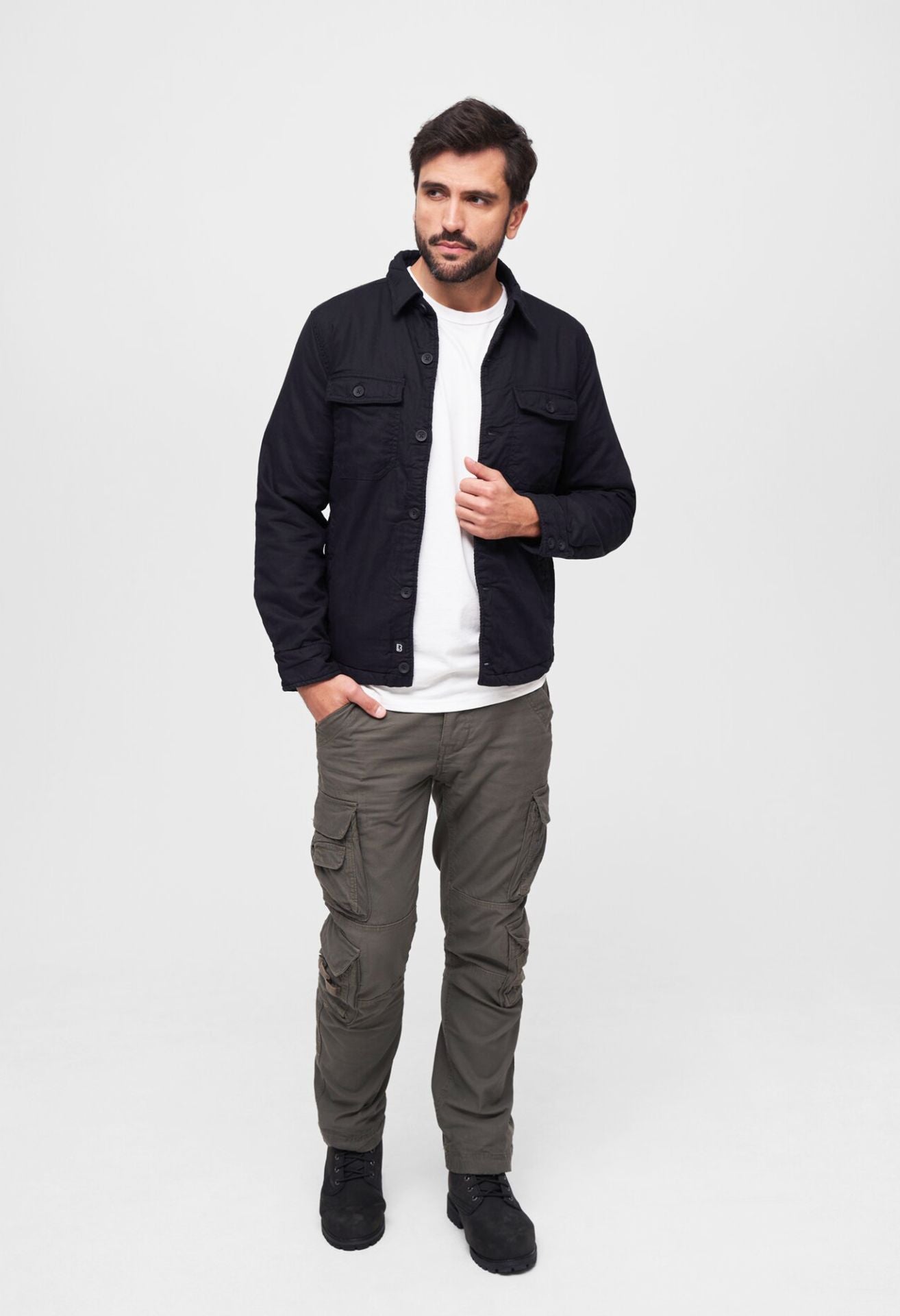 Brandit Lumber Jacke in Schwarz, wattiertes Flanell, Straight-Cut, Brusttaschen, Innentasche, Knopfleiste