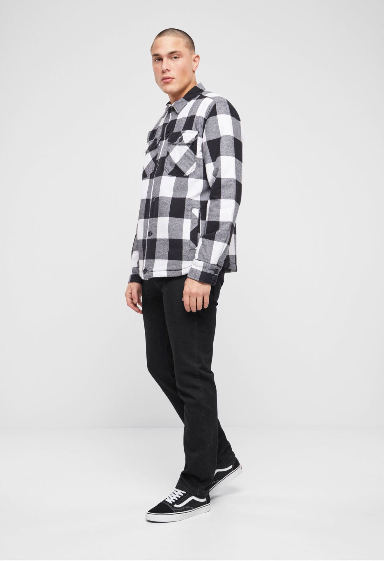 Brandit Lumber Jacke in Weiss/Schwarz, wattiertes Flanell, Straight-Cut, Brusttaschen, Innentasche, Knopfleiste.