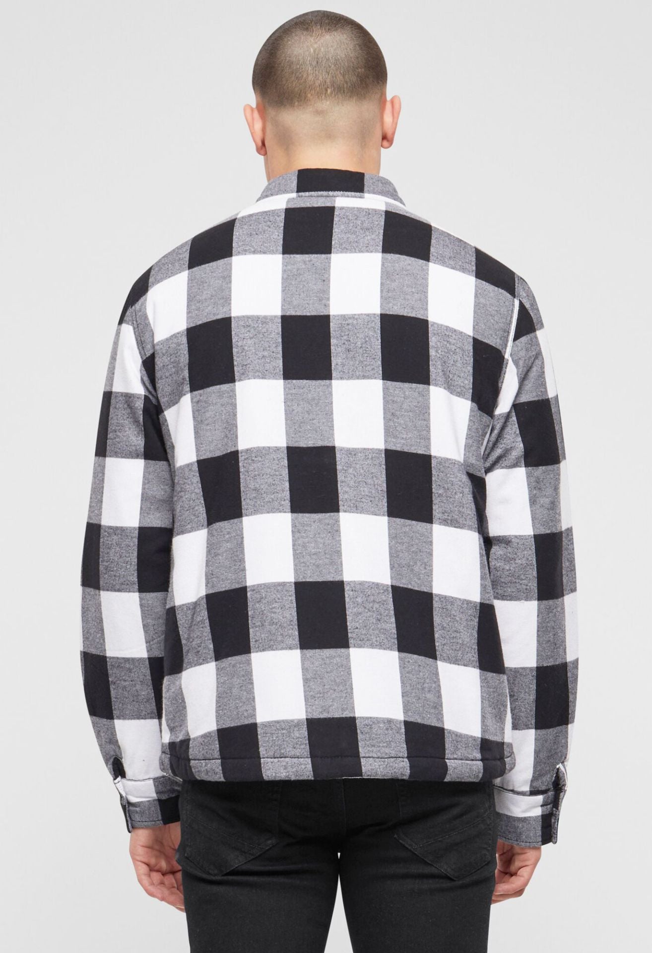Brandit Lumber Jacke in Weiss/Schwarz, wattiertes Flanell, Straight-Cut, Brusttaschen, Innentasche, Knopfleiste.