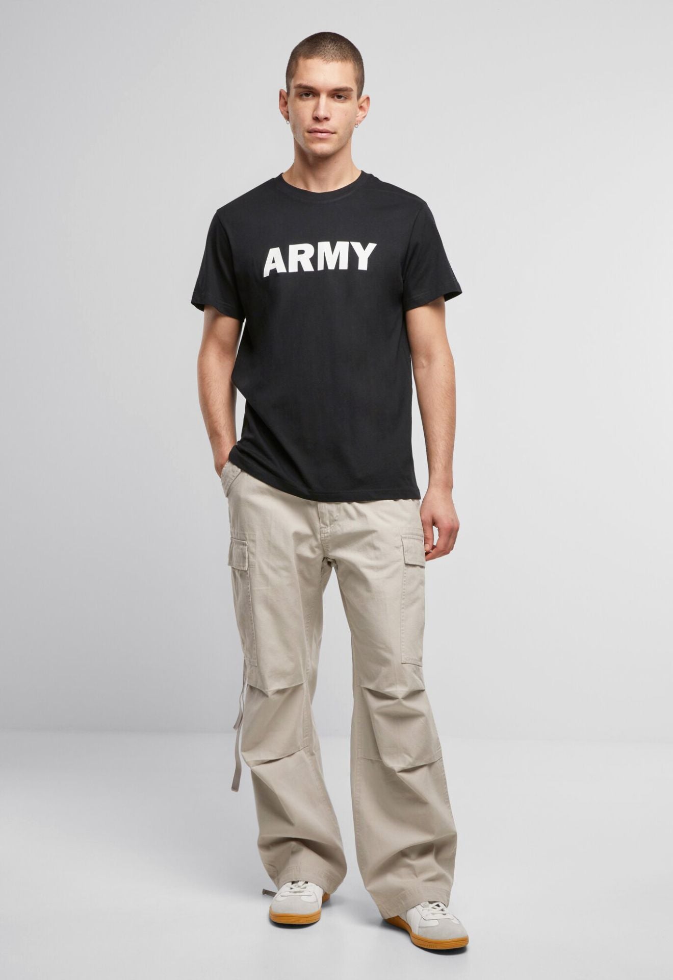 Brandit Army T-Shirt in Schwarz mit Brustprint, 100% Baumwolle für bluepalm