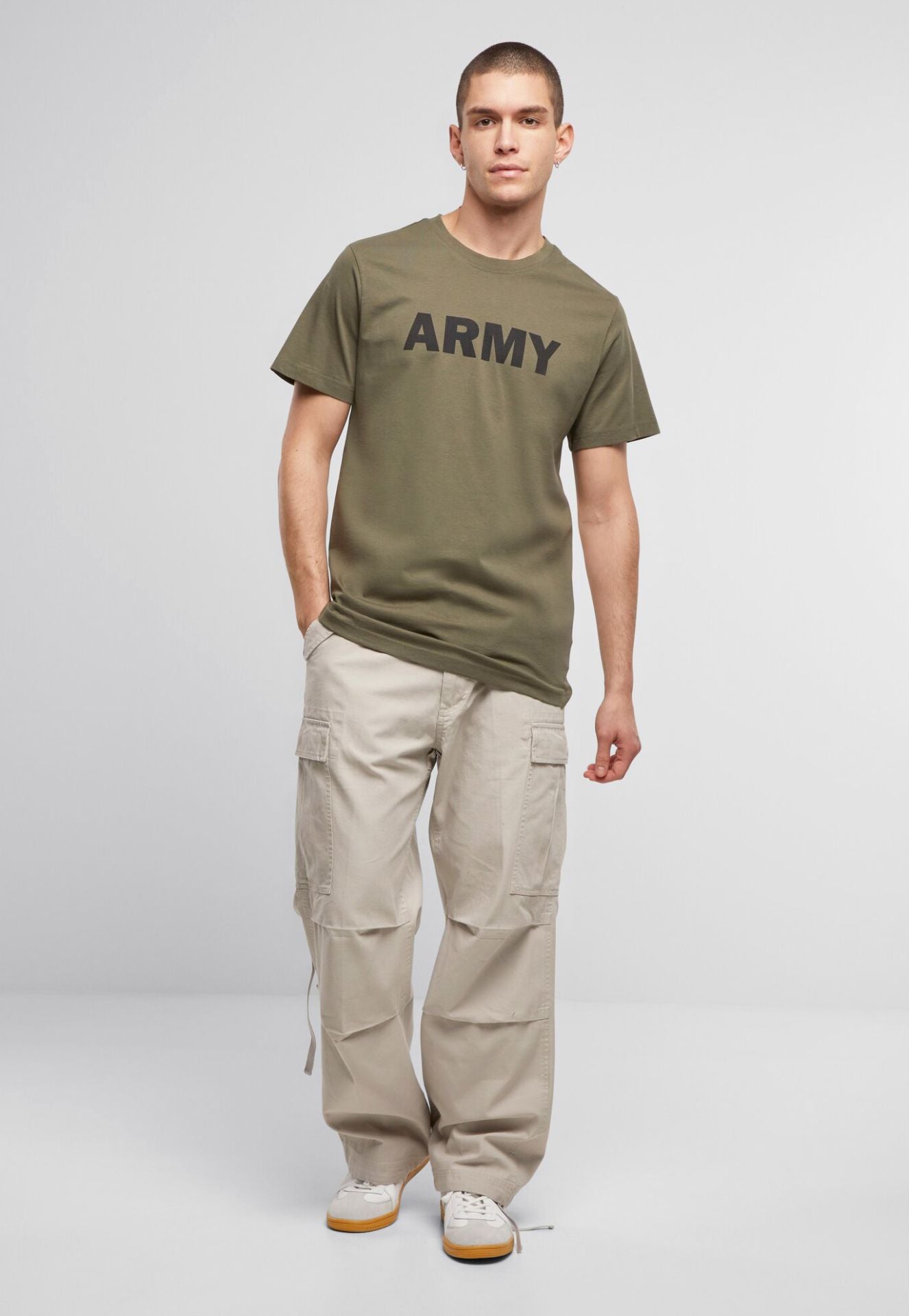 Brandit Army T-Shirt in Oliv mit Brustprint, 100% Baumwolle für bluepalm