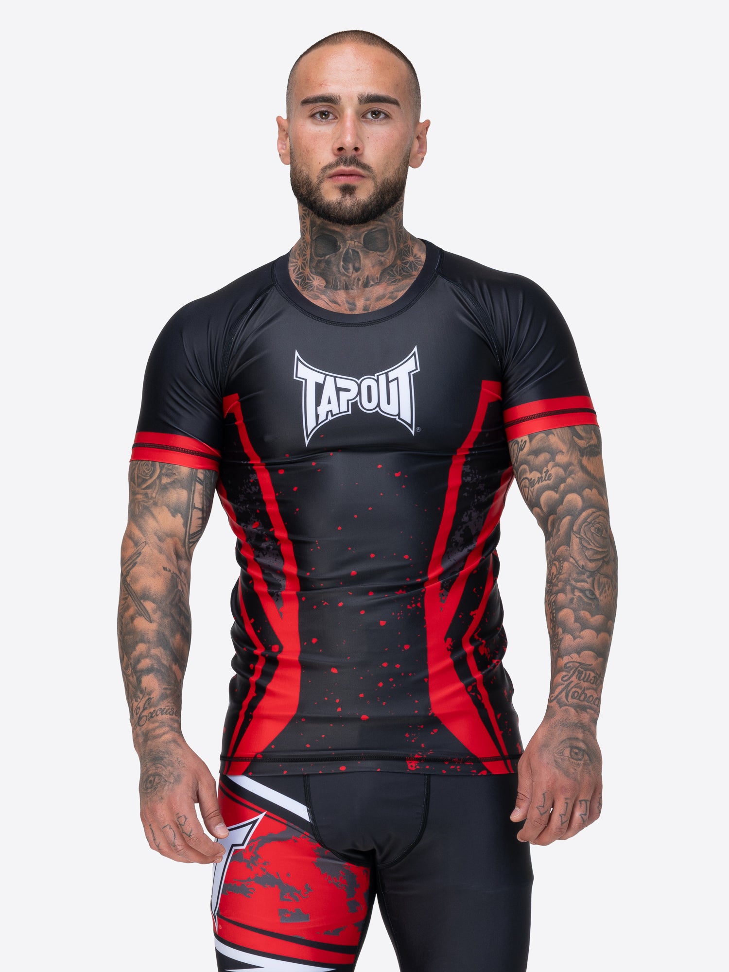 TAPOUT MMA Funktions-T-Shirt, schwarz, elastisch und atmungsaktiv, mit Logodruck und sportlichem Design