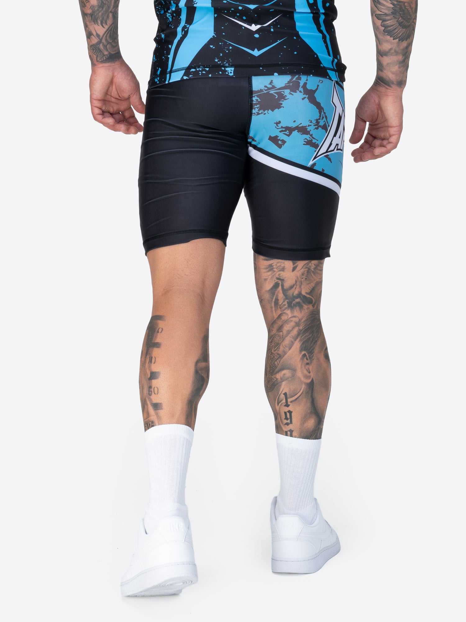 TAPOUT MMA Funktionsshorts mit farbigen Drucken, bequem für Training und Freizeit.
