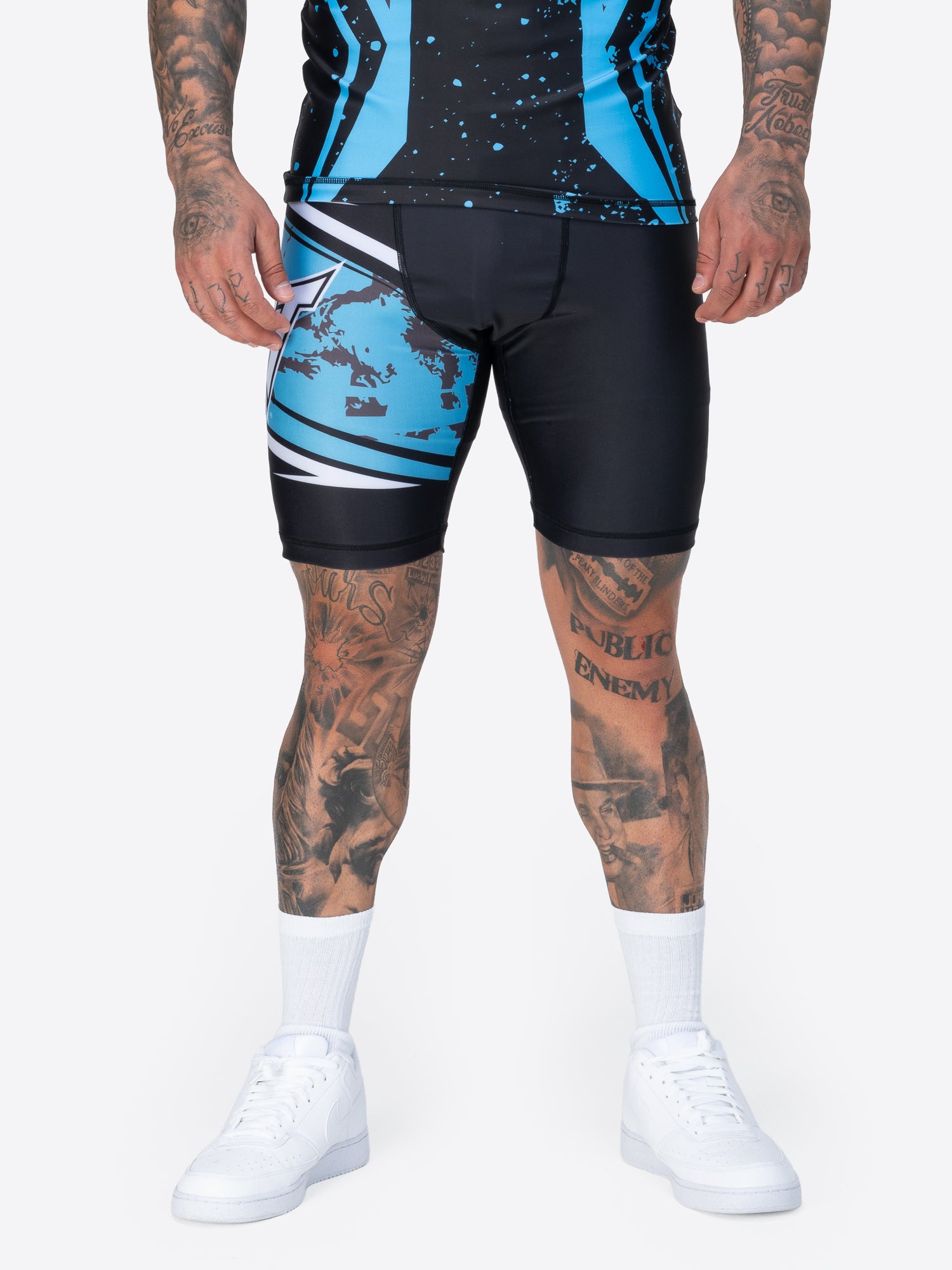 TAPOUT MMA Funktionsshorts mit farbigen Drucken, bequem für Training und Freizeit.