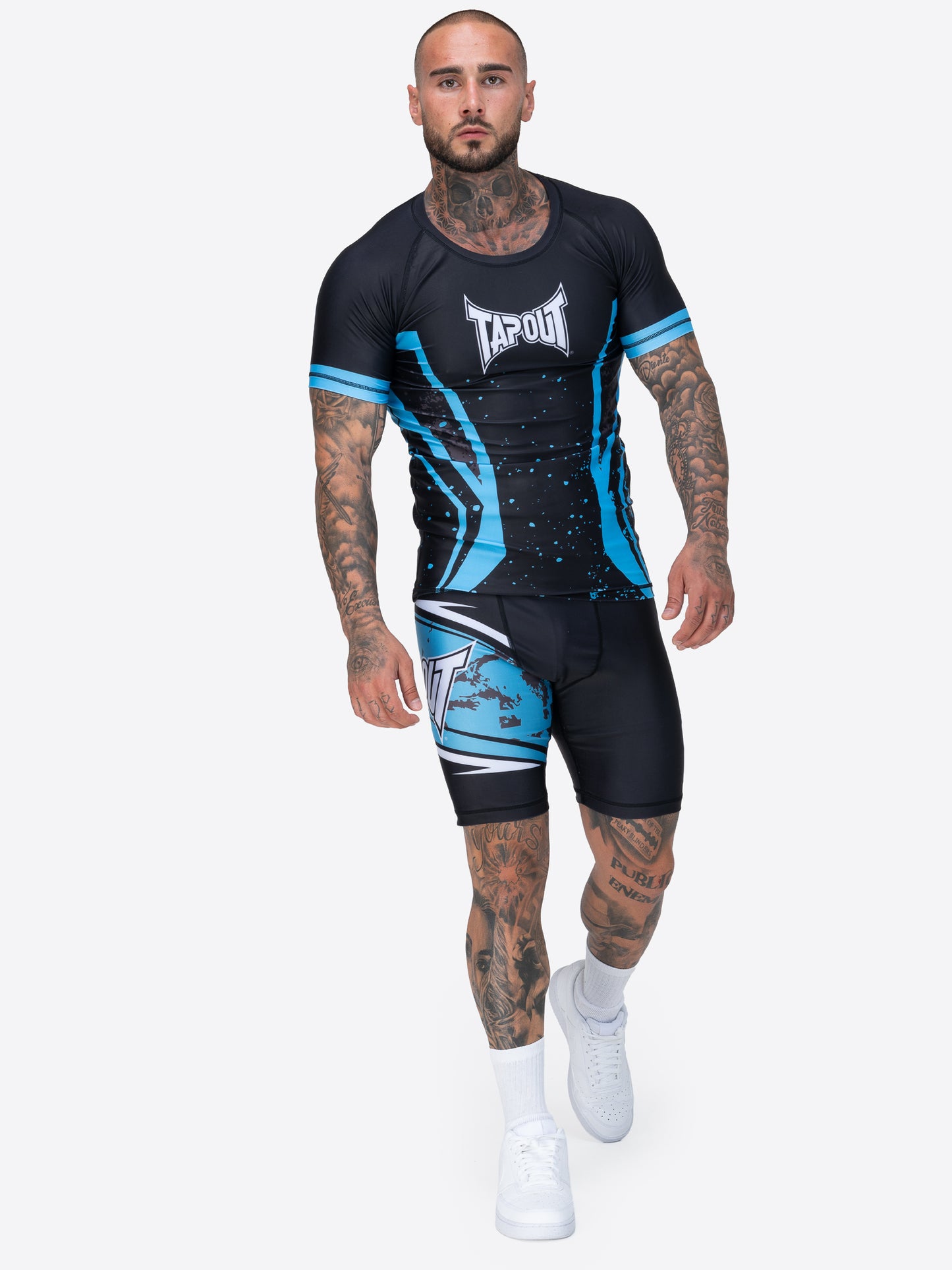 TAPOUT MMA Funktionsshorts mit farbigen Drucken, bequem für Training und Freizeit.