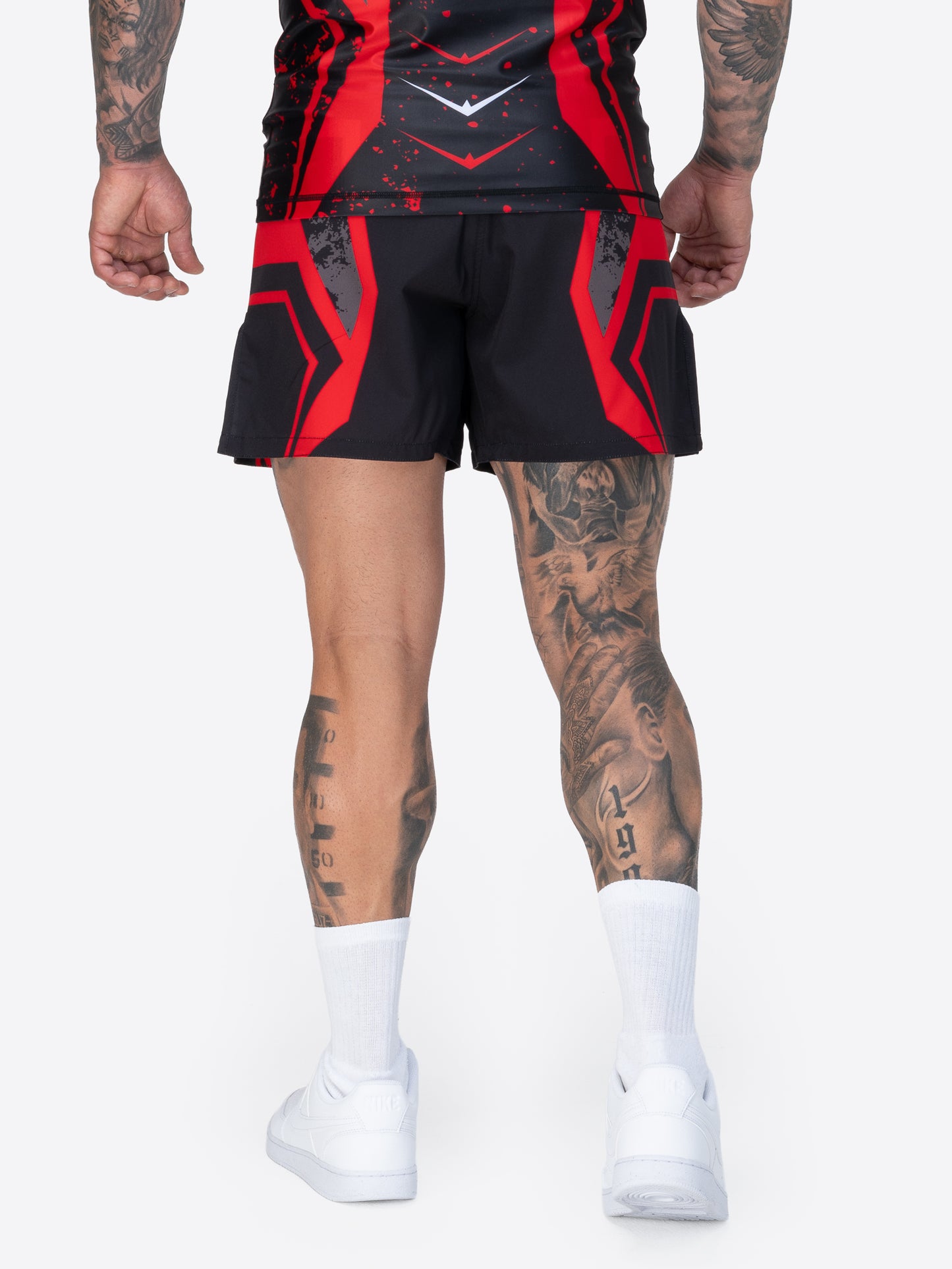 TAPOUT MMA Funktionsshorts mit farbigen Drucken, bequem für Training und Freizeit.