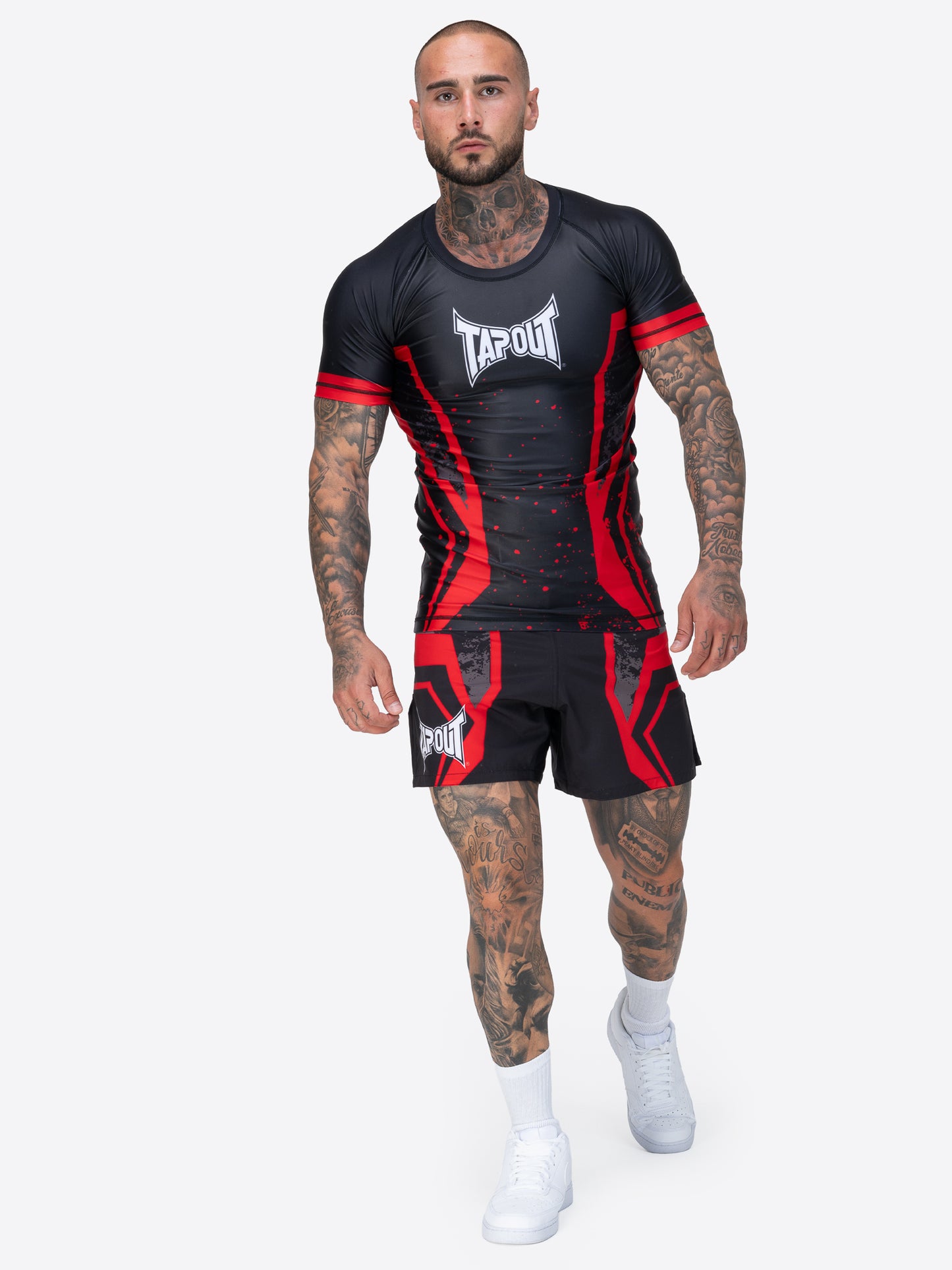TAPOUT MMA Funktionsshorts mit farbigen Drucken, bequem für Training und Freizeit.