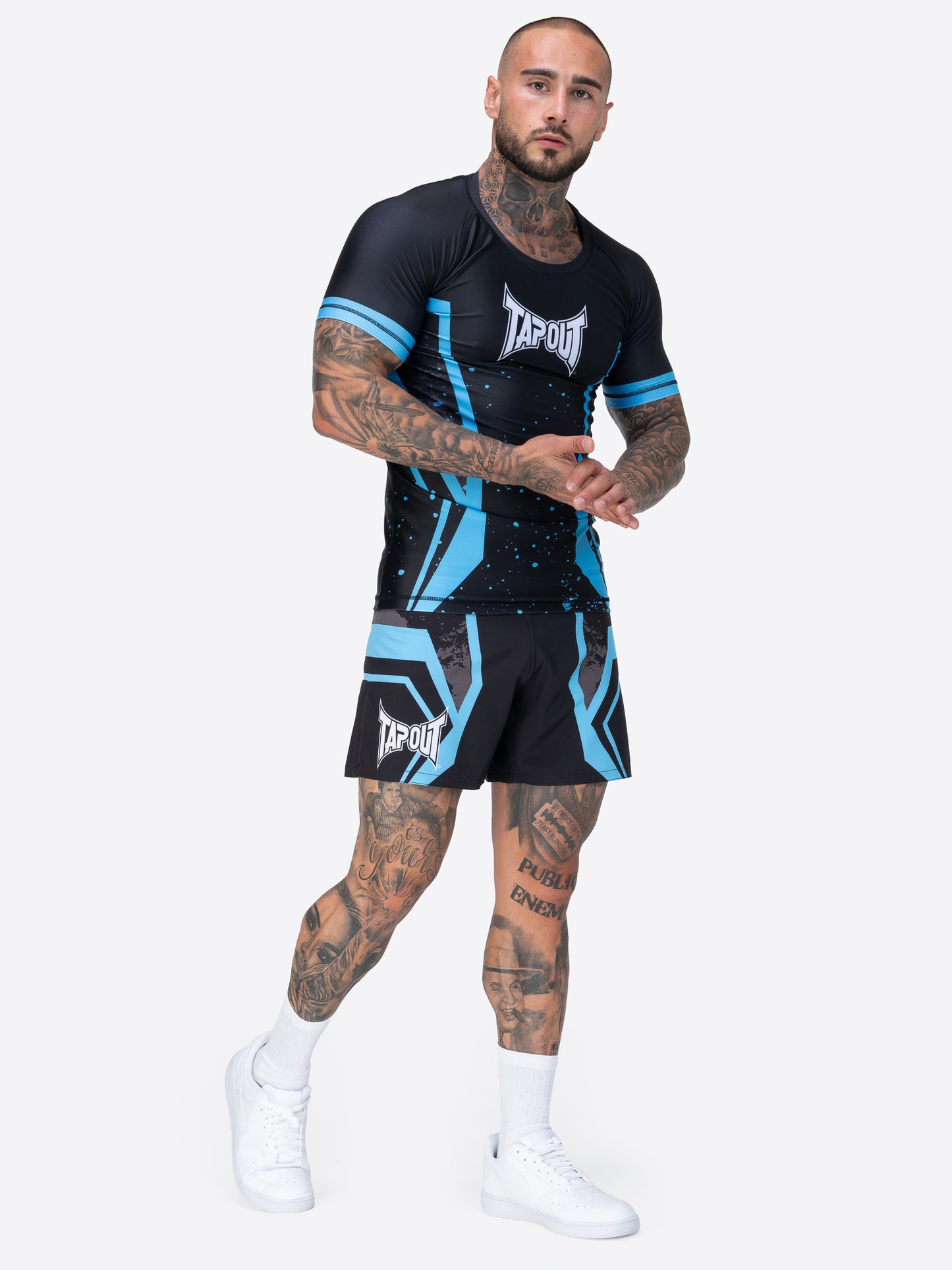 TAPOUT MMA Funktionsshorts mit farbigen Drucken, bequem für Training und Freizeit.