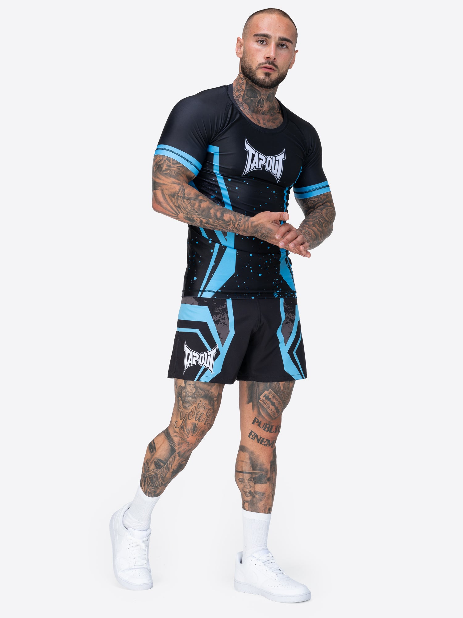 TAPOUT MMA Funktionsshorts mit farbigen Drucken, bequem für Training und Freizeit.