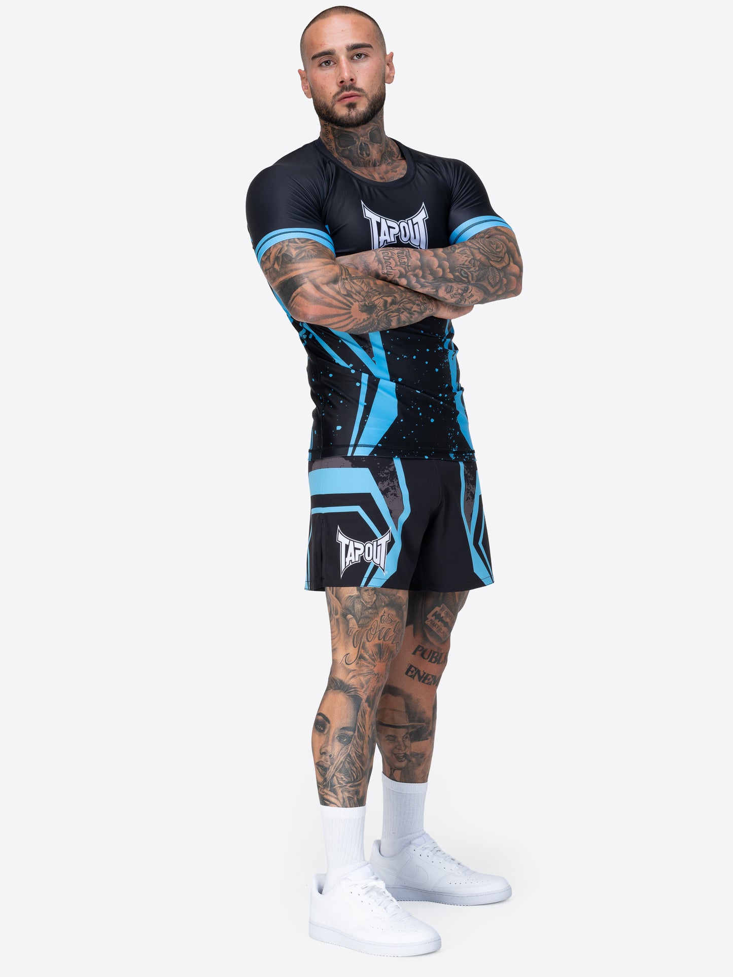 TAPOUT MMA Funktionsshorts mit farbigen Drucken, bequem für Training und Freizeit.