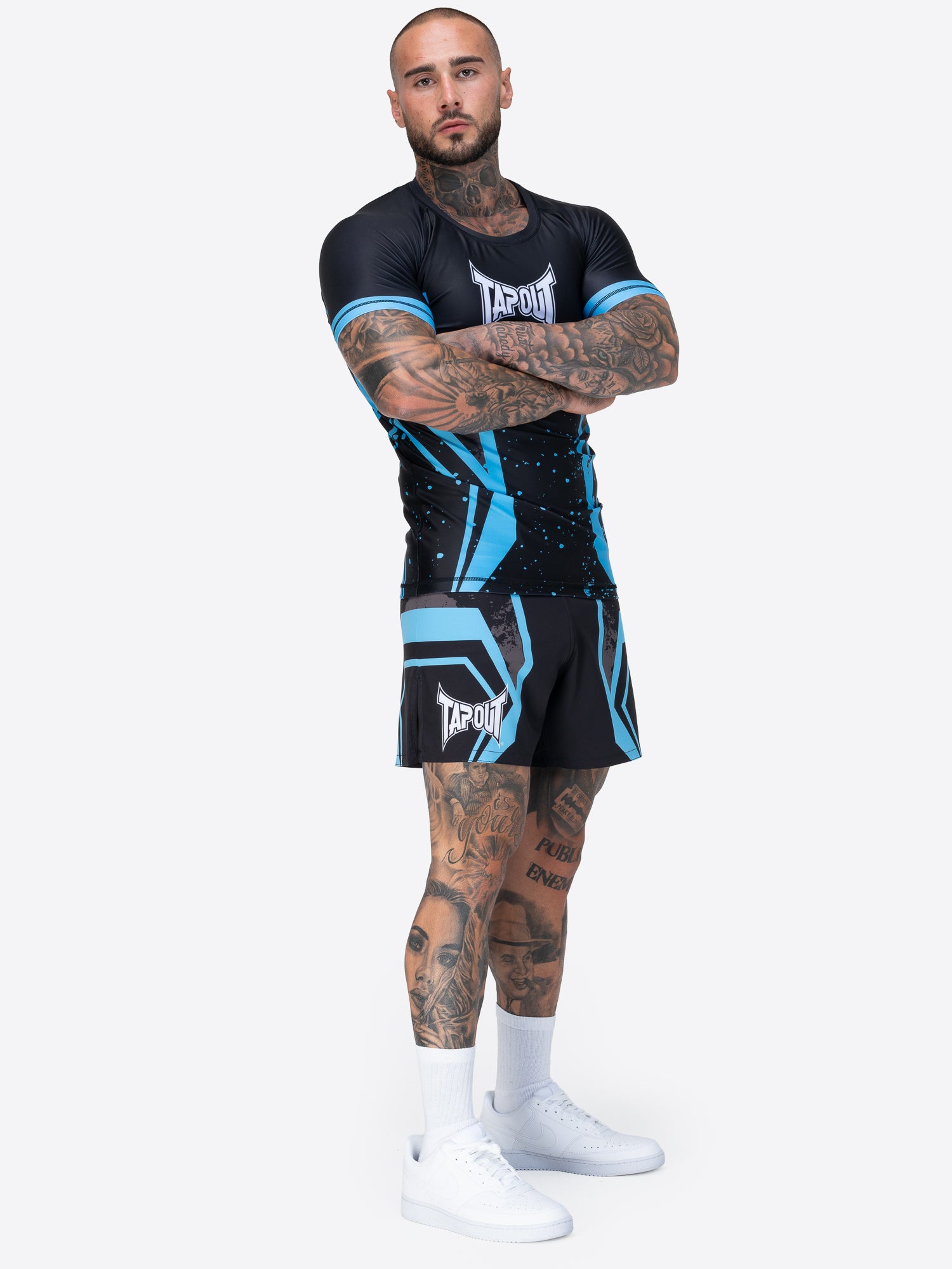 TAPOUT MMA Funktionsshorts mit farbigen Drucken, bequem für Training und Freizeit.