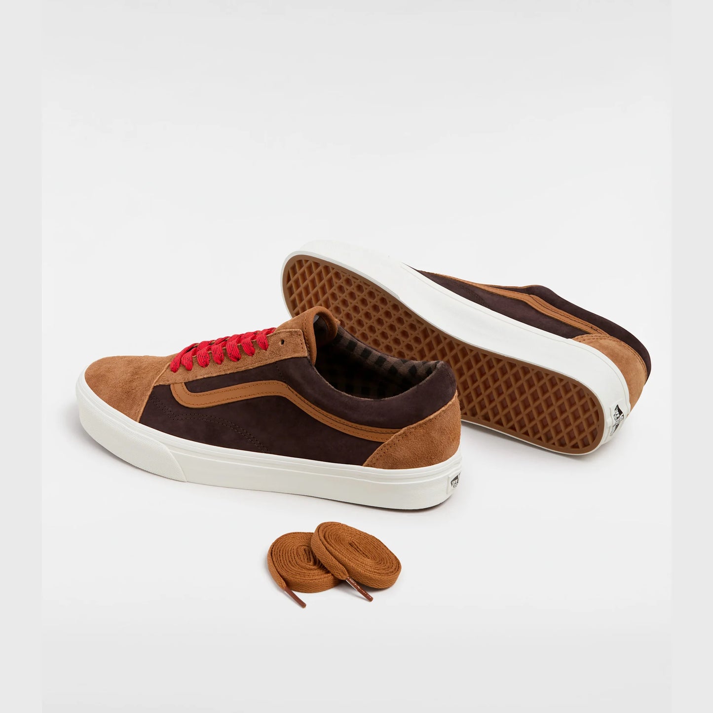 Vans Old Skool Braun – Suede/Canvas Sneaker mit roten Laces