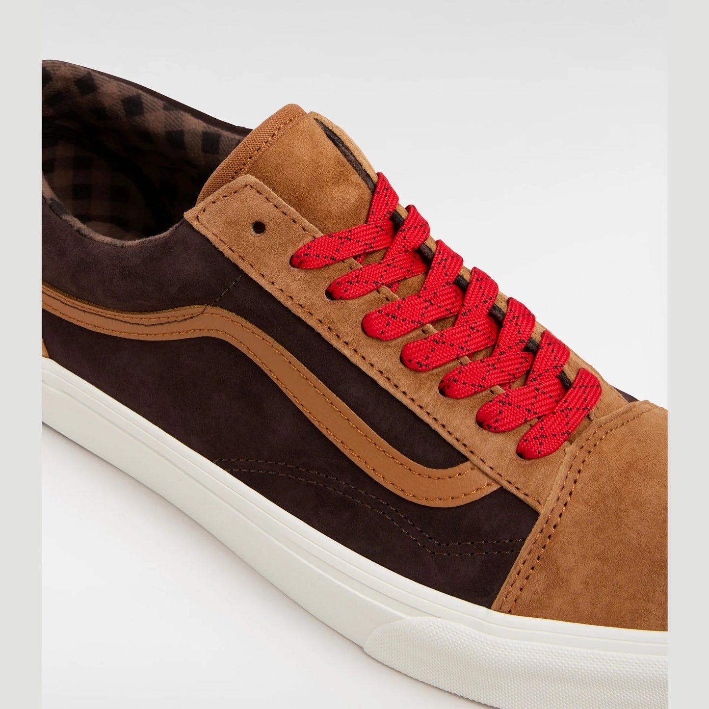 Vans Old Skool Braun – Suede/Canvas Sneaker mit roten Laces