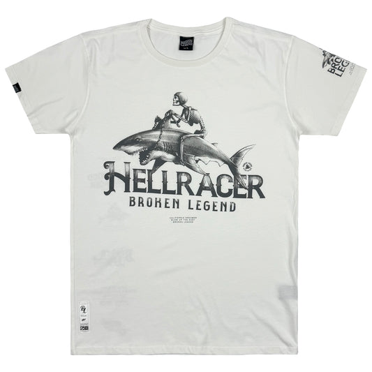 Natur Weiss Yakuza Premium T-Shirt Broken Legend mit großem Haifisch-Print und markantem Logo auf der Vorderseite.