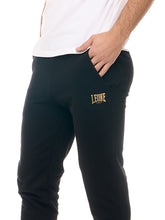 Laden Sie das Bild in den Galerie-Viewer, Leone - New Gold Jogginghose Schwarz
