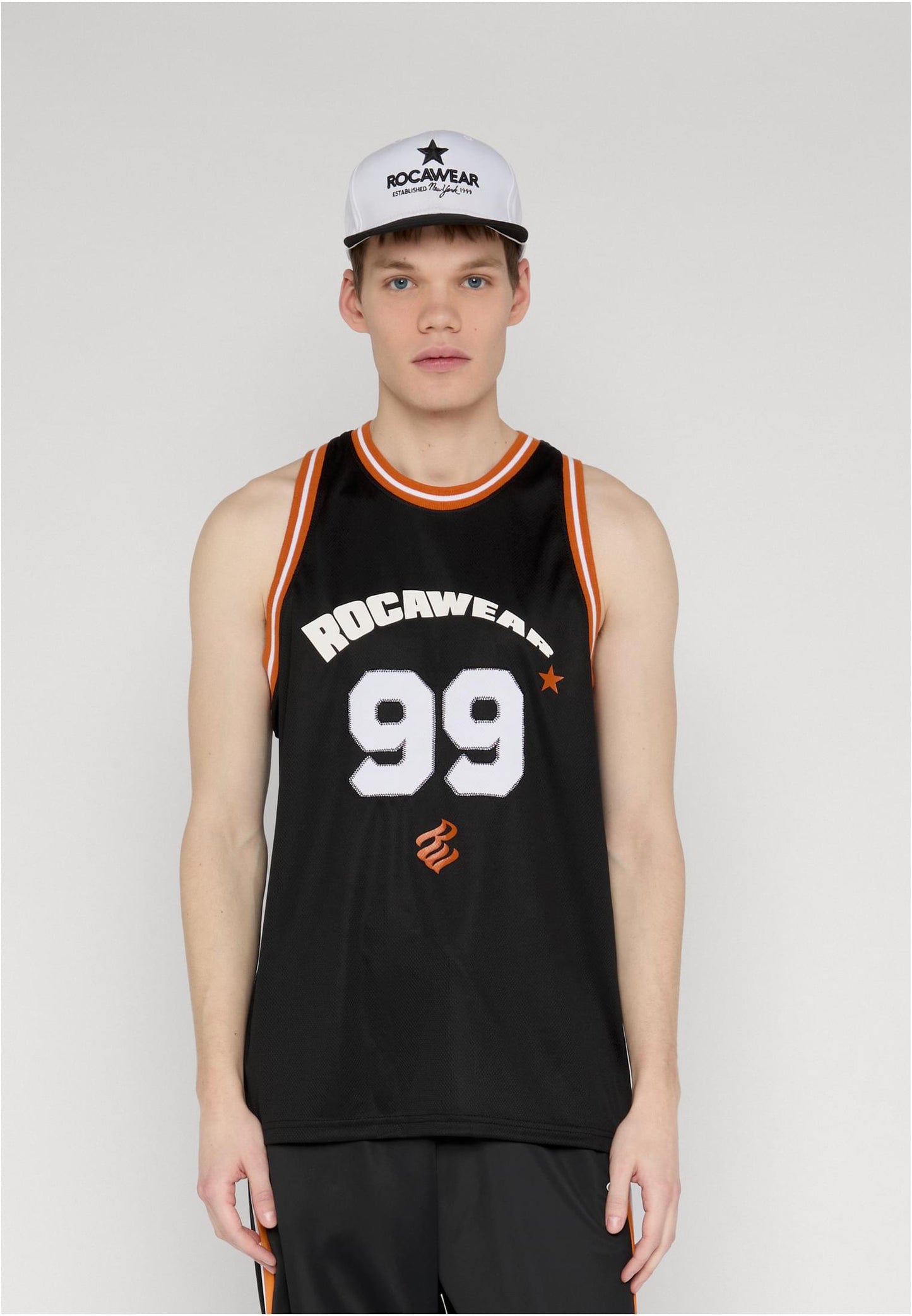 Rocawear ROCAFELLA Snap Back Cap White Black am Model