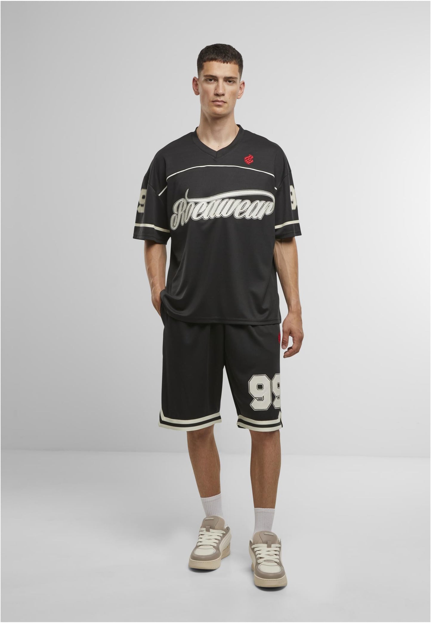 ROCAWEAR PRO SHORTS Herren in kompletter Streetwear-Kombination