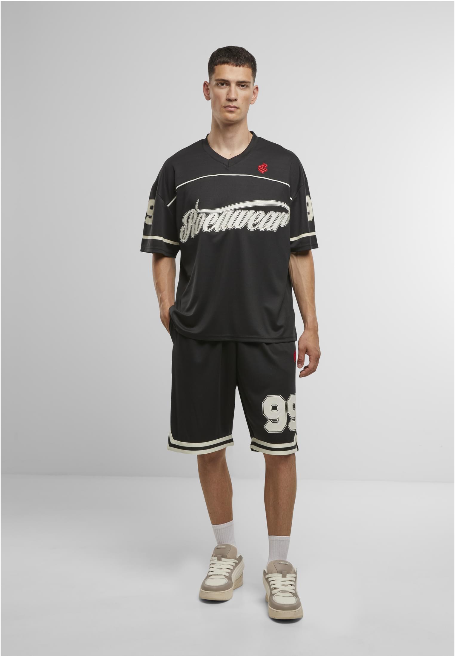 ROCAWEAR PRO SHORTS Herren in kompletter Streetwear-Kombination