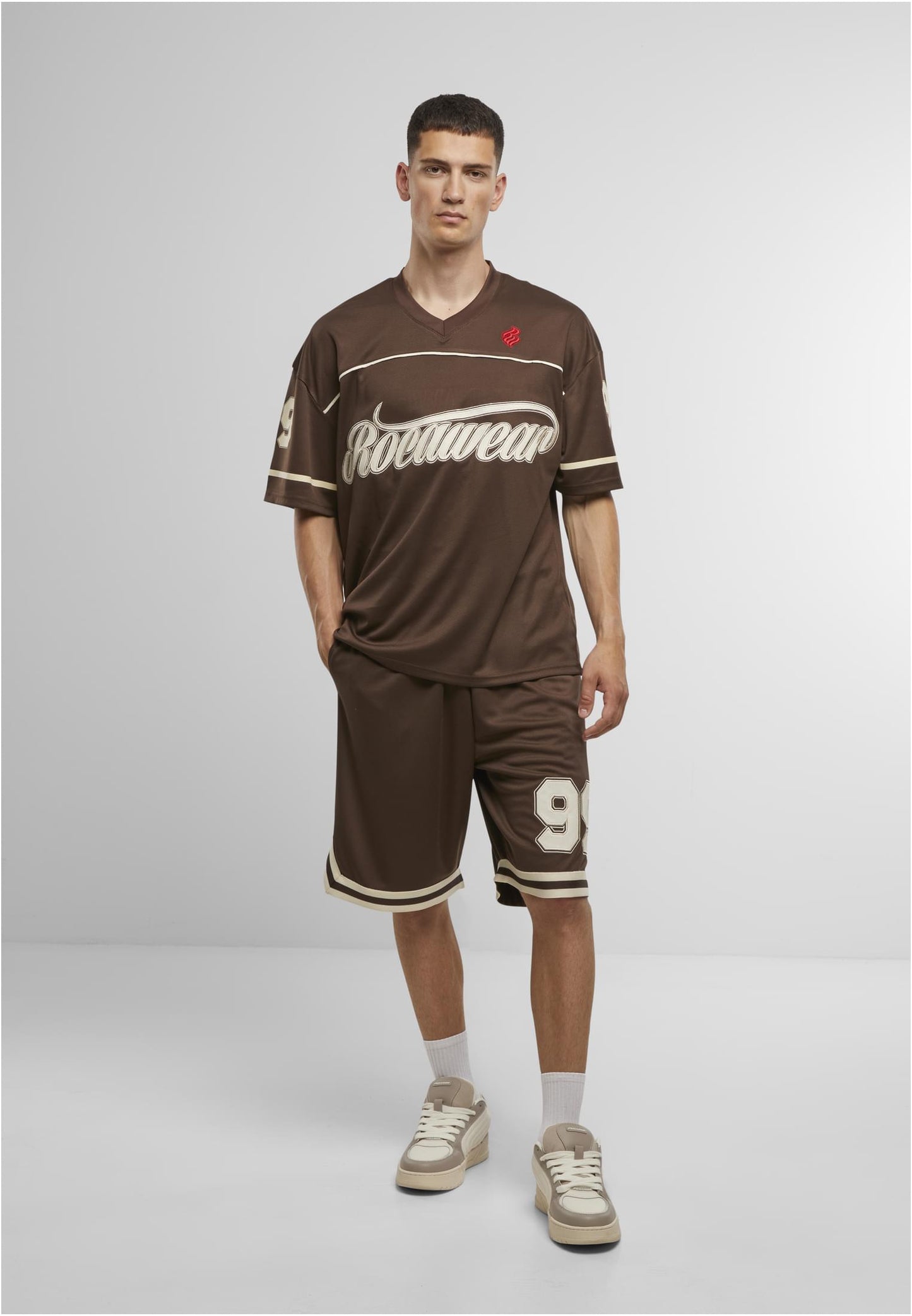 ROCAWEAR PRO SHORTS Herren in Chocolate Brown als kompletter Streetwear-Look