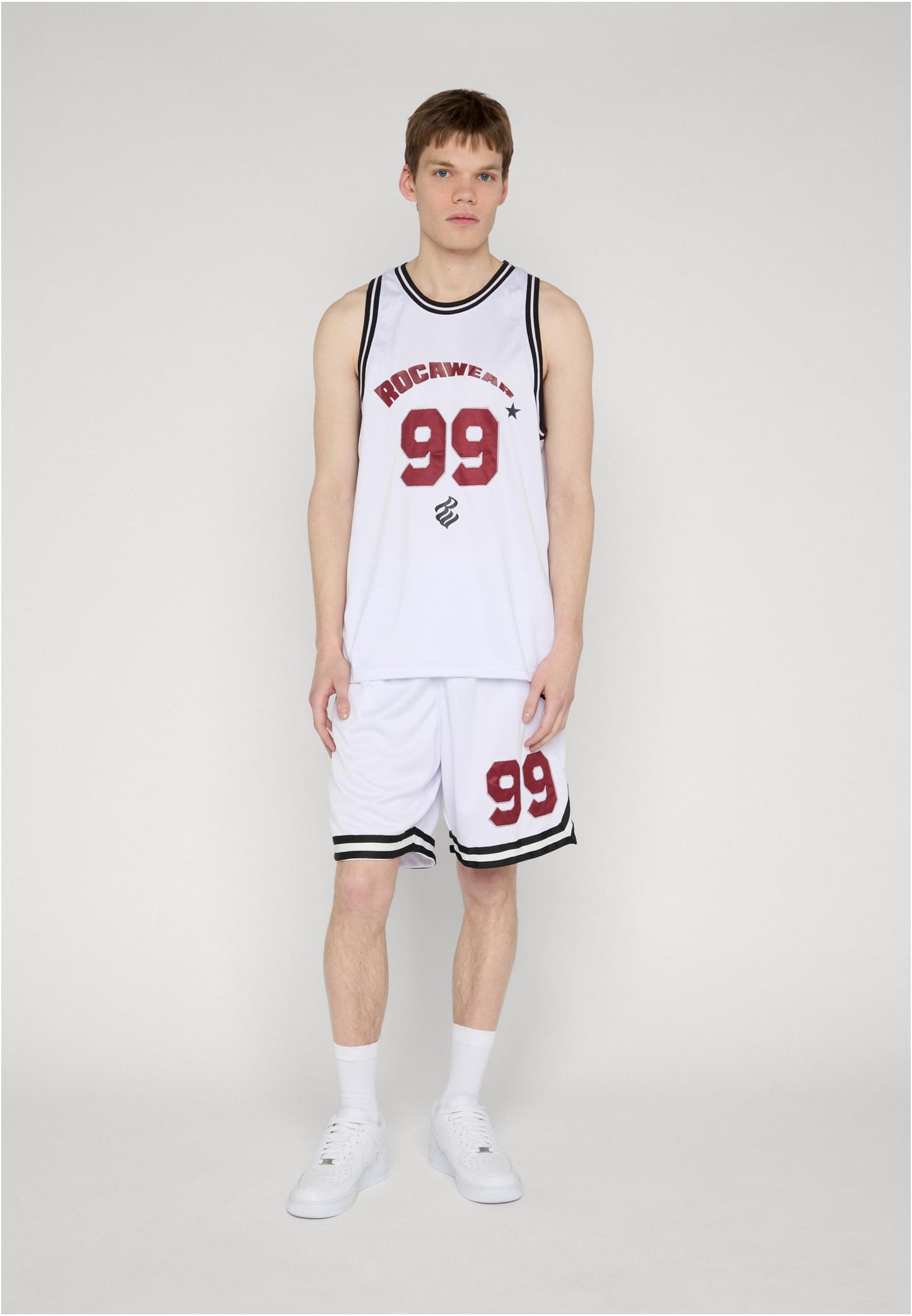 ROCAWEAR PRO SHORTS Herren in Bright White als kompletter Streetwear-Look