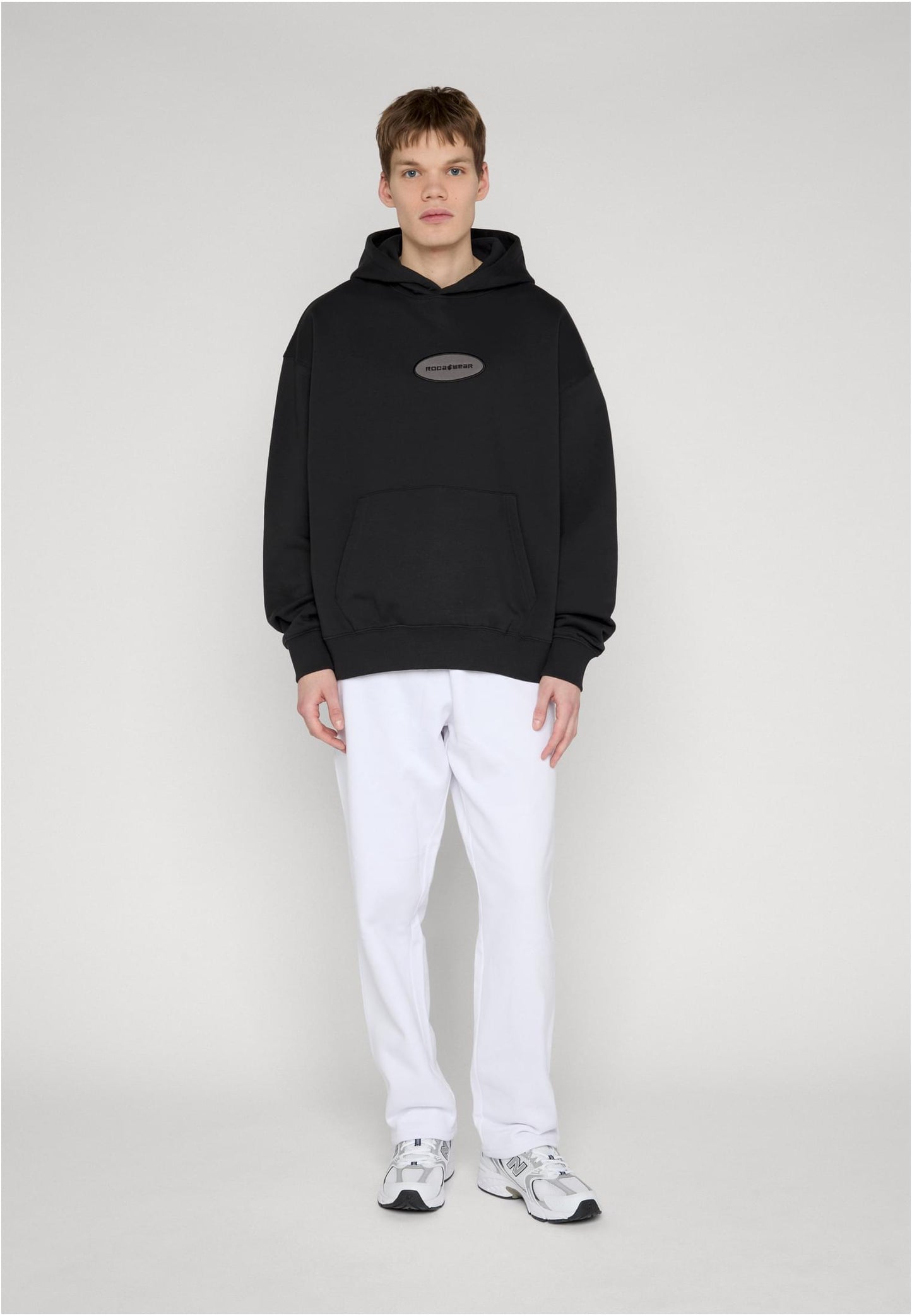 Rocawear Moola Sweatpants White Herren Loose Fit Sweatpants im Outfit