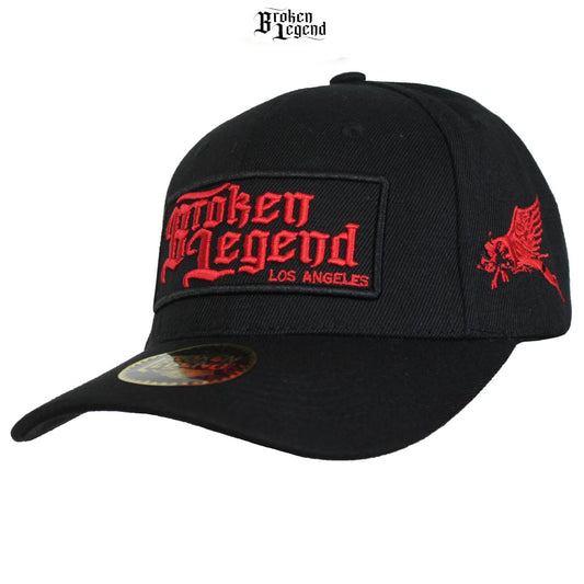 Schwarze Broken Legend Snapback mit gesticktem Front-Patch und gebogenem Schild.