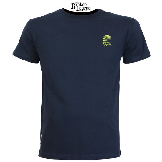 Dunkelblaues Broken Legend T-Shirt von Yakuza Premium mit kleinem grünen Totenkopf-Print auf der Brust.