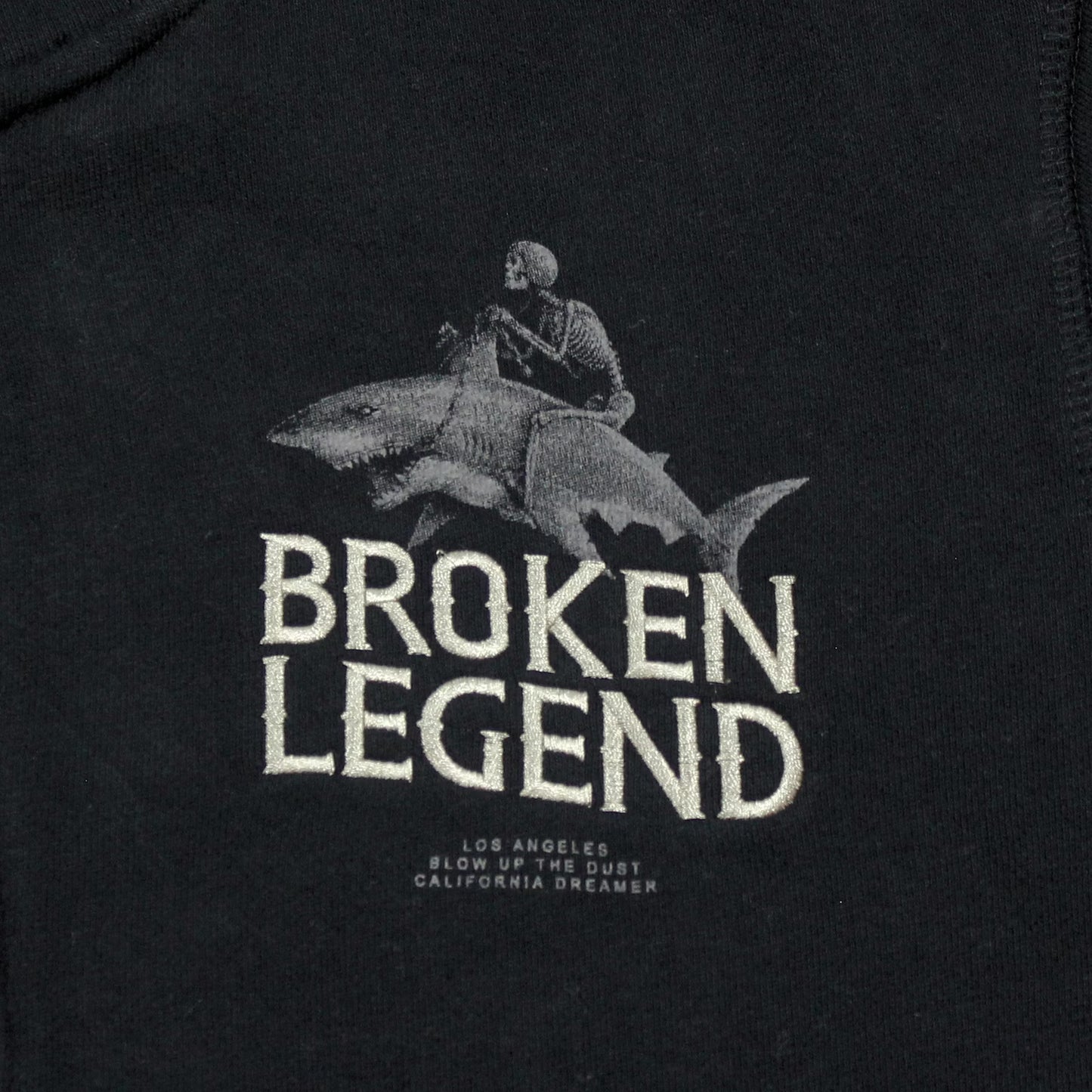 Broken Legend Special Sweatjacke  schwarz mit Hai-Print und Kapuze