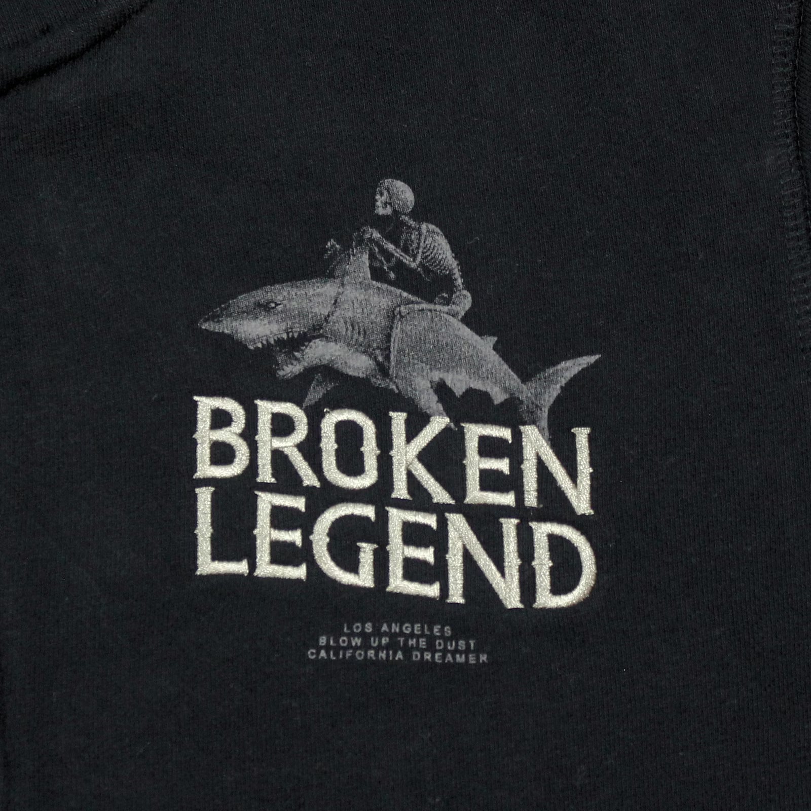 Broken Legend Special Sweatjacke  schwarz mit Hai-Print und Kapuze