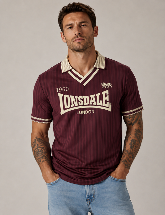 Lonsdale Herren Trikot in Oxblood mit V-Ausschnitt und Logo in Ecru Creme