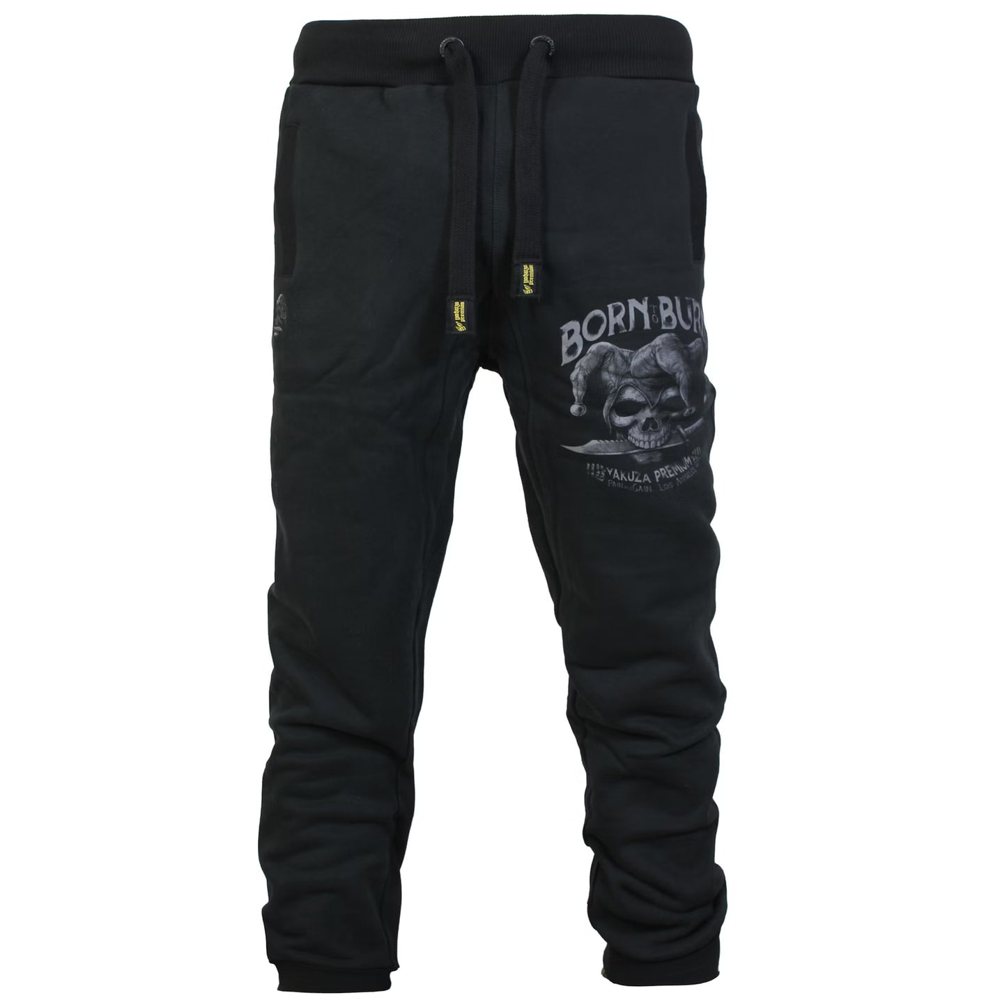 Yakuza Premium Herren Jogginghose in Schwarz Vorderansicht mit grossem Harlekin-Totenkopf Print auf dem linken Bein.
