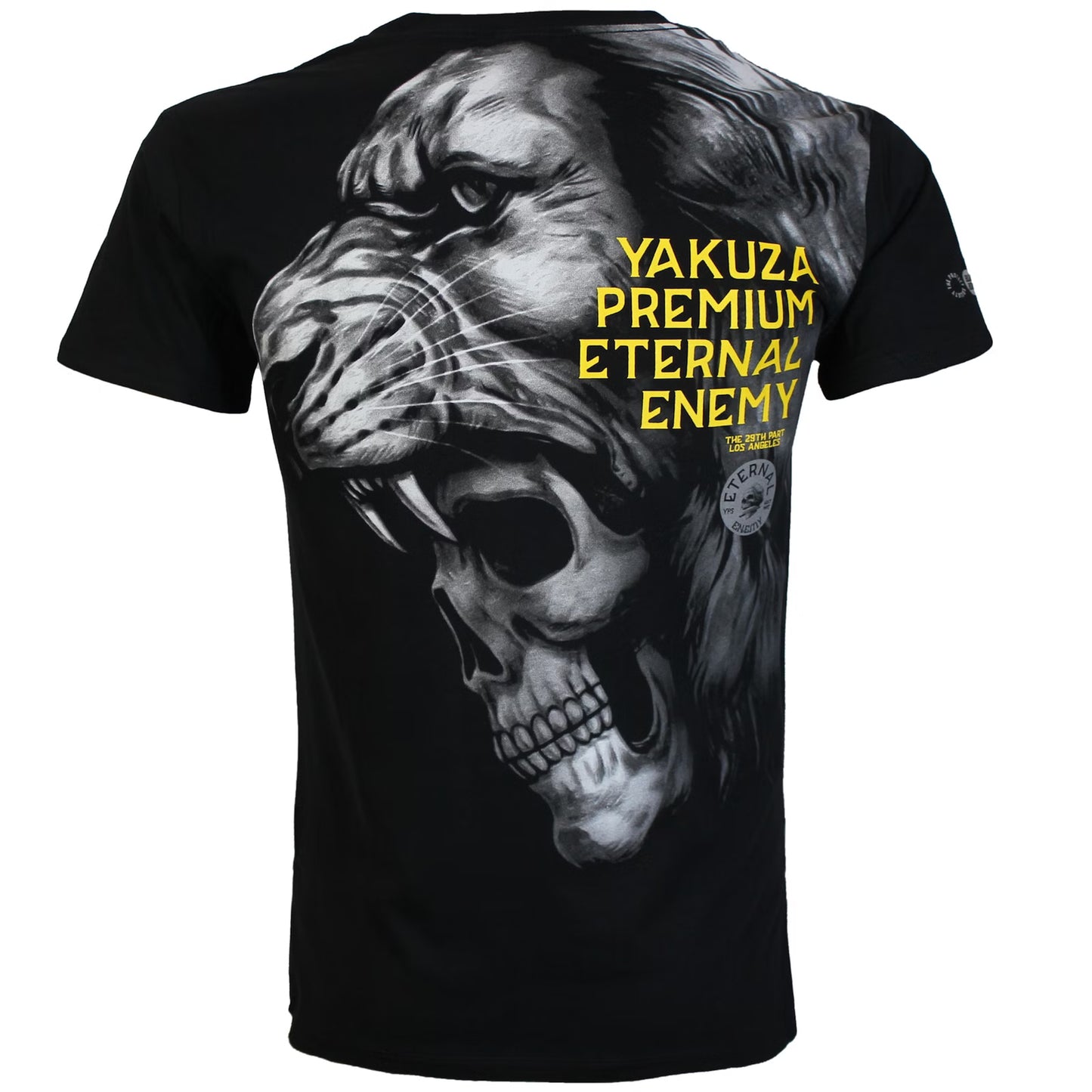 Rückseite des schwarzen Yakuza Premium Herren T-Shirts mit grossem gelbem Schriftzug und Löwen-Totenkopf-Grafikprint.