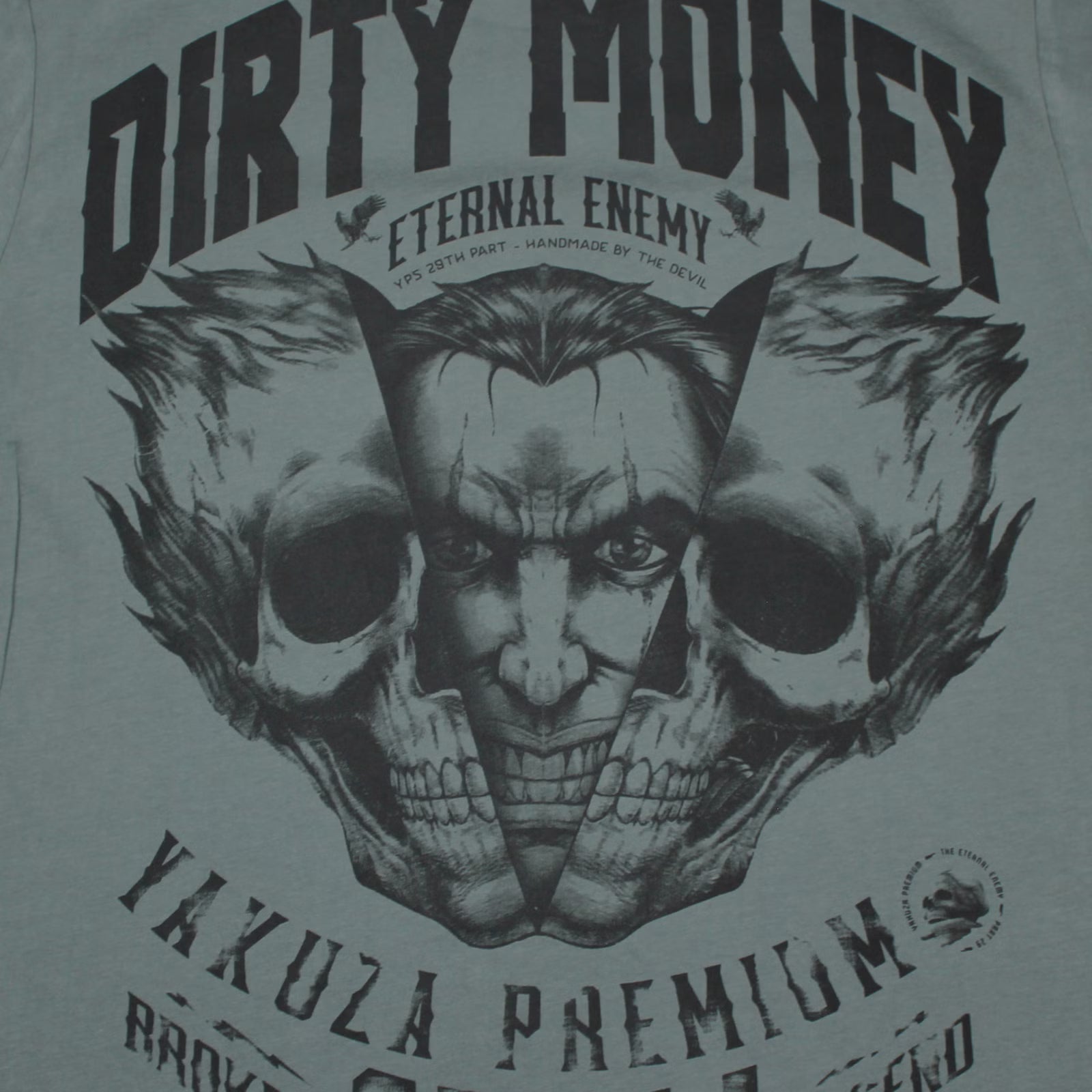 Rückseite von olivgrünem Yakuza Premium T-Shirt mit Biker Totenkopf Print.