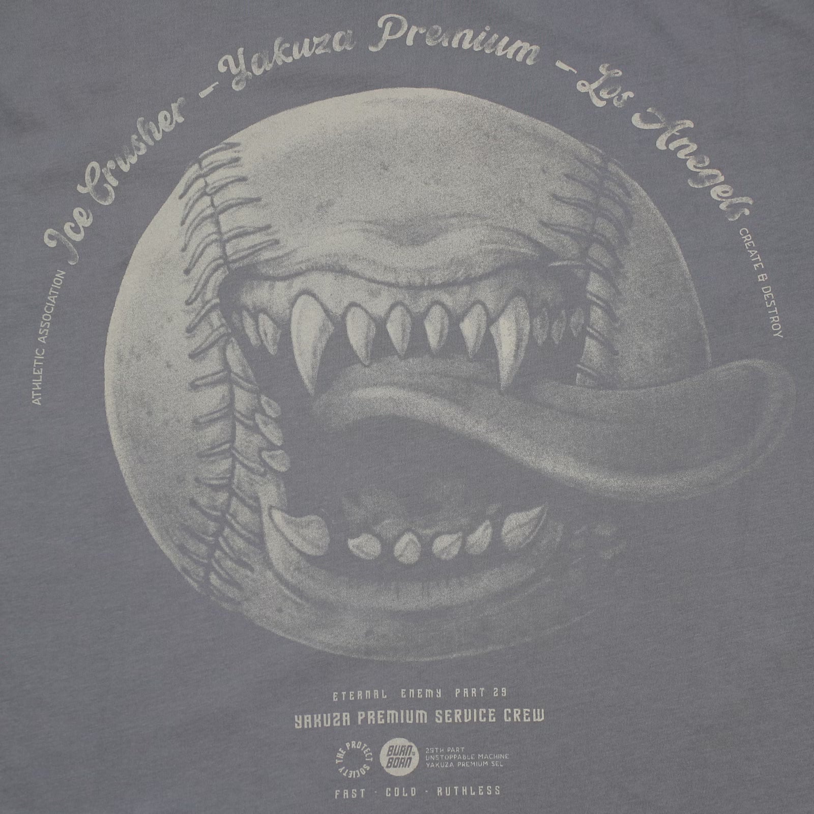Yakuza Premium T-Shirt in Dunkelgrau mit fressendem Baseball Print im Detail