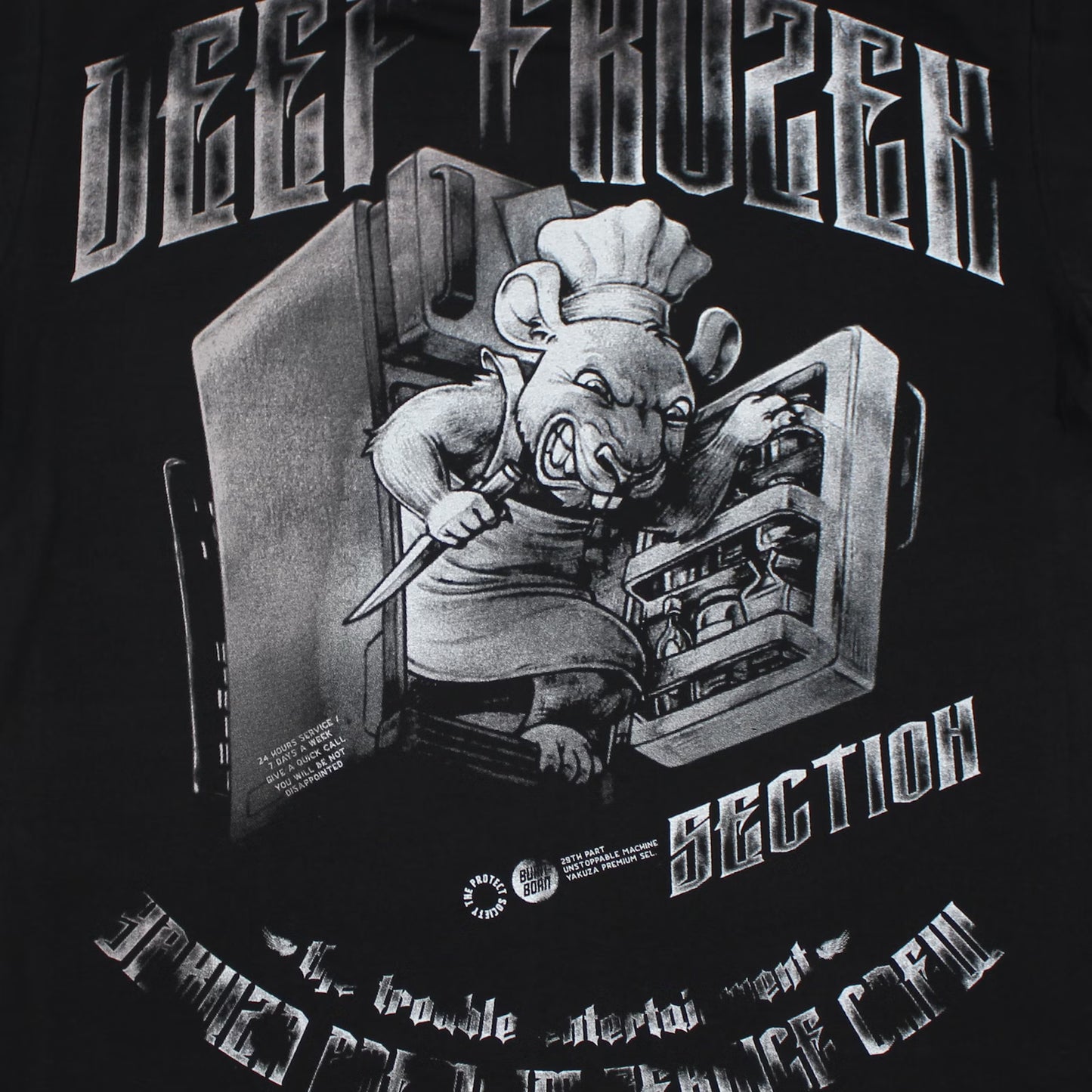 Detailaufnahme vom Ratten-Koch-Rückenprint des schwarzen Yakuza Premium T-Shirts.