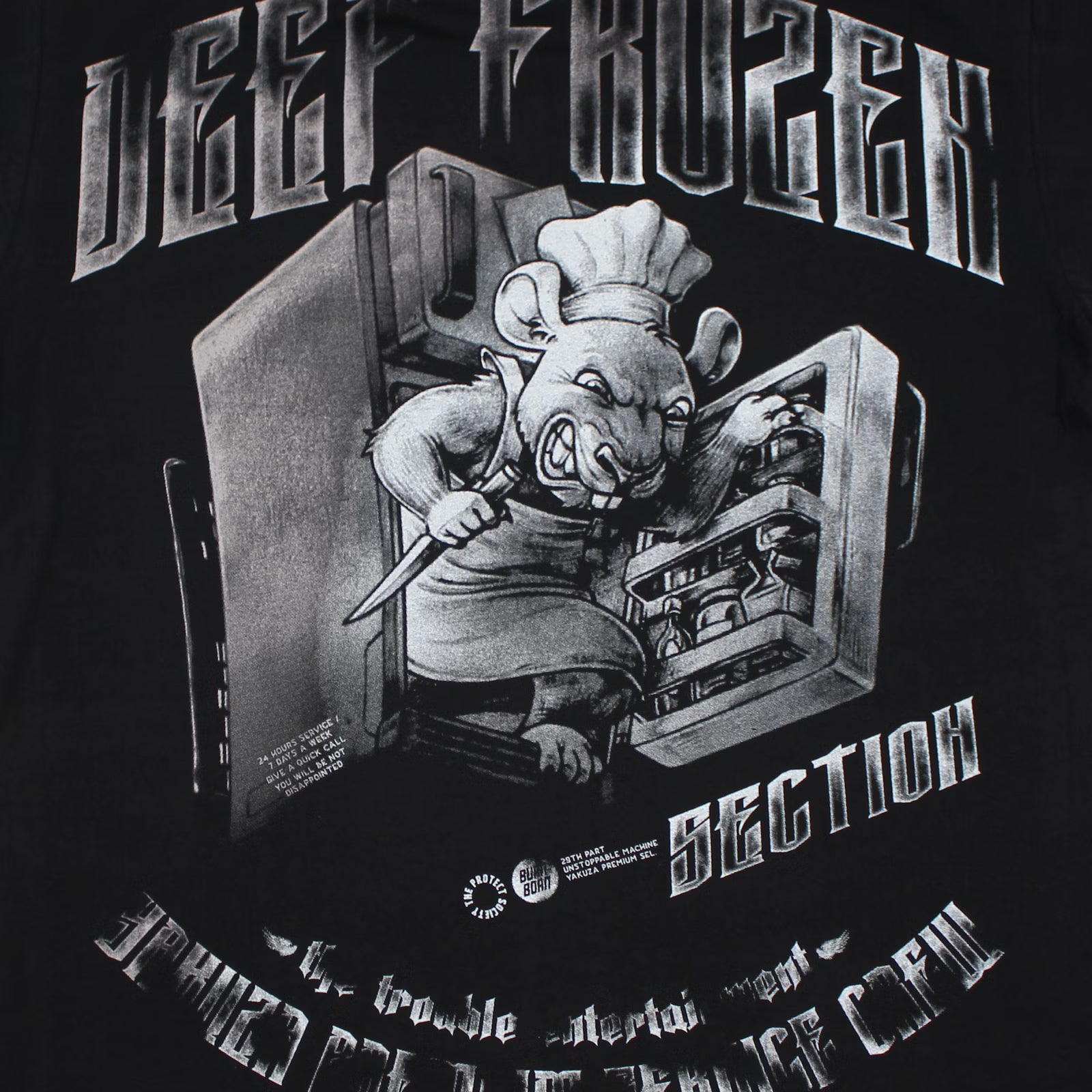 Detailaufnahme vom Ratten-Koch-Rückenprint des schwarzen Yakuza Premium T-Shirts.