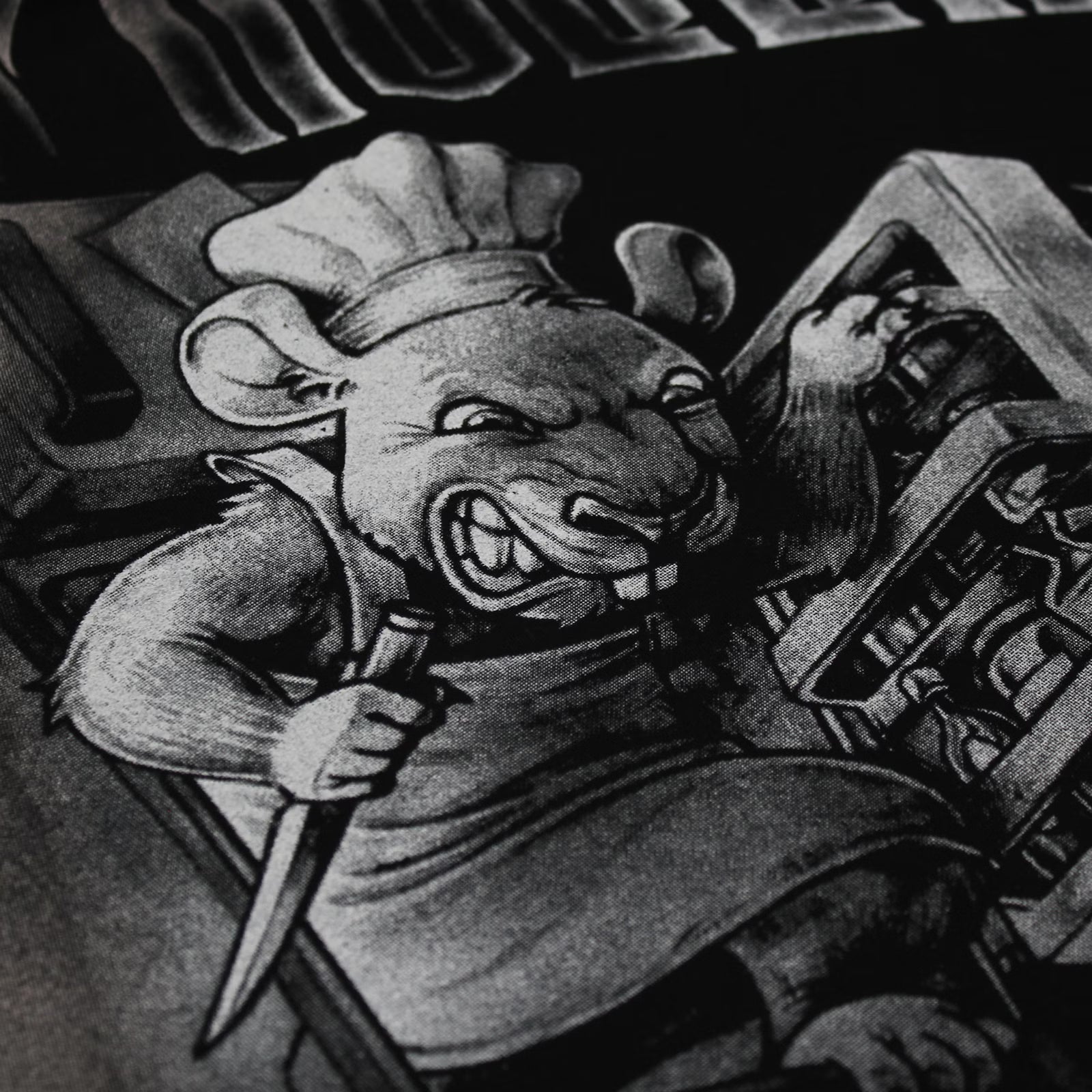 Detailansicht der Druckqualität des Ratten-Motivs auf dem Yakuza Premium Shirt.