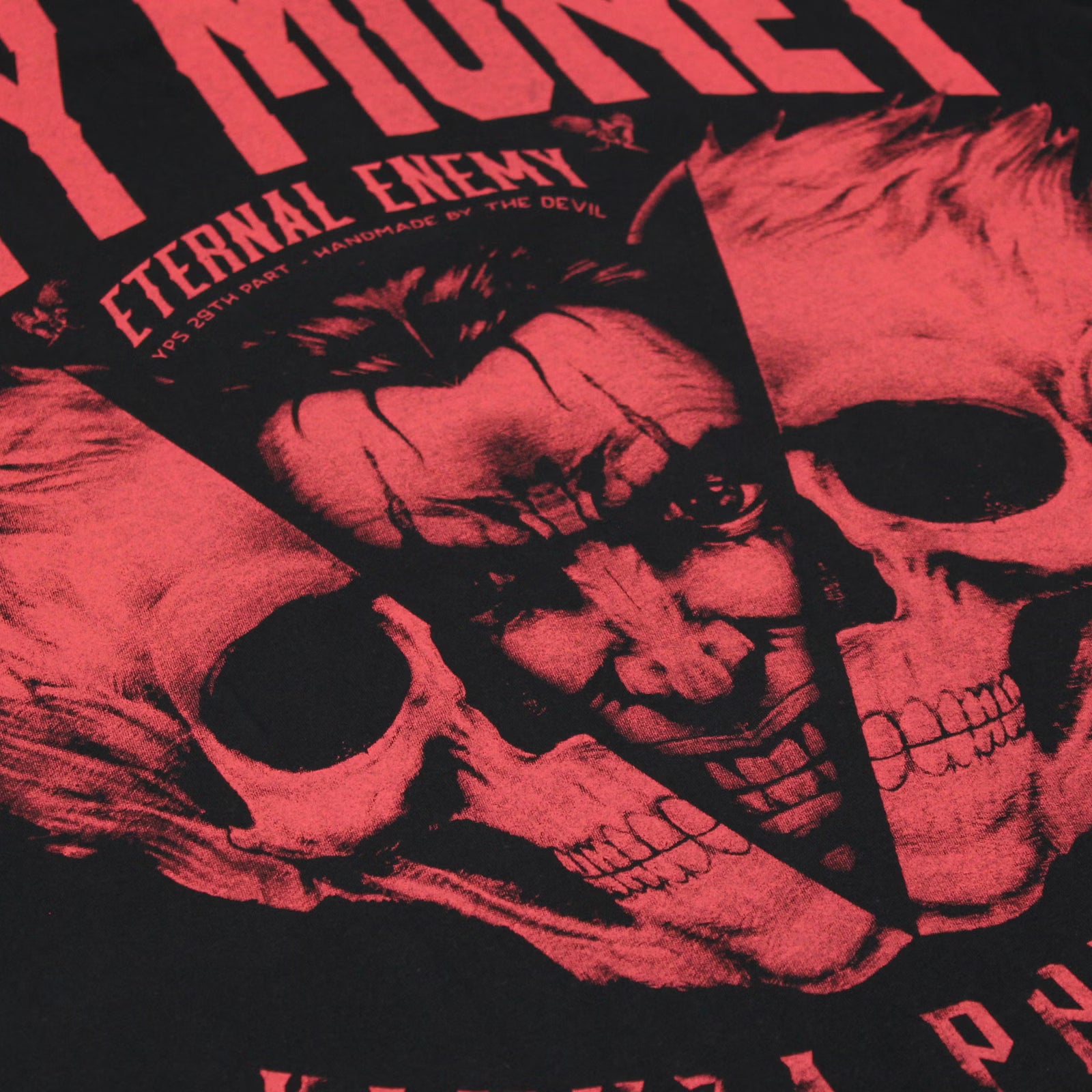 Rückseite von schwarzem Yakuza Premium T-Shirt mit Dirty Money Print und Totenköpfen.