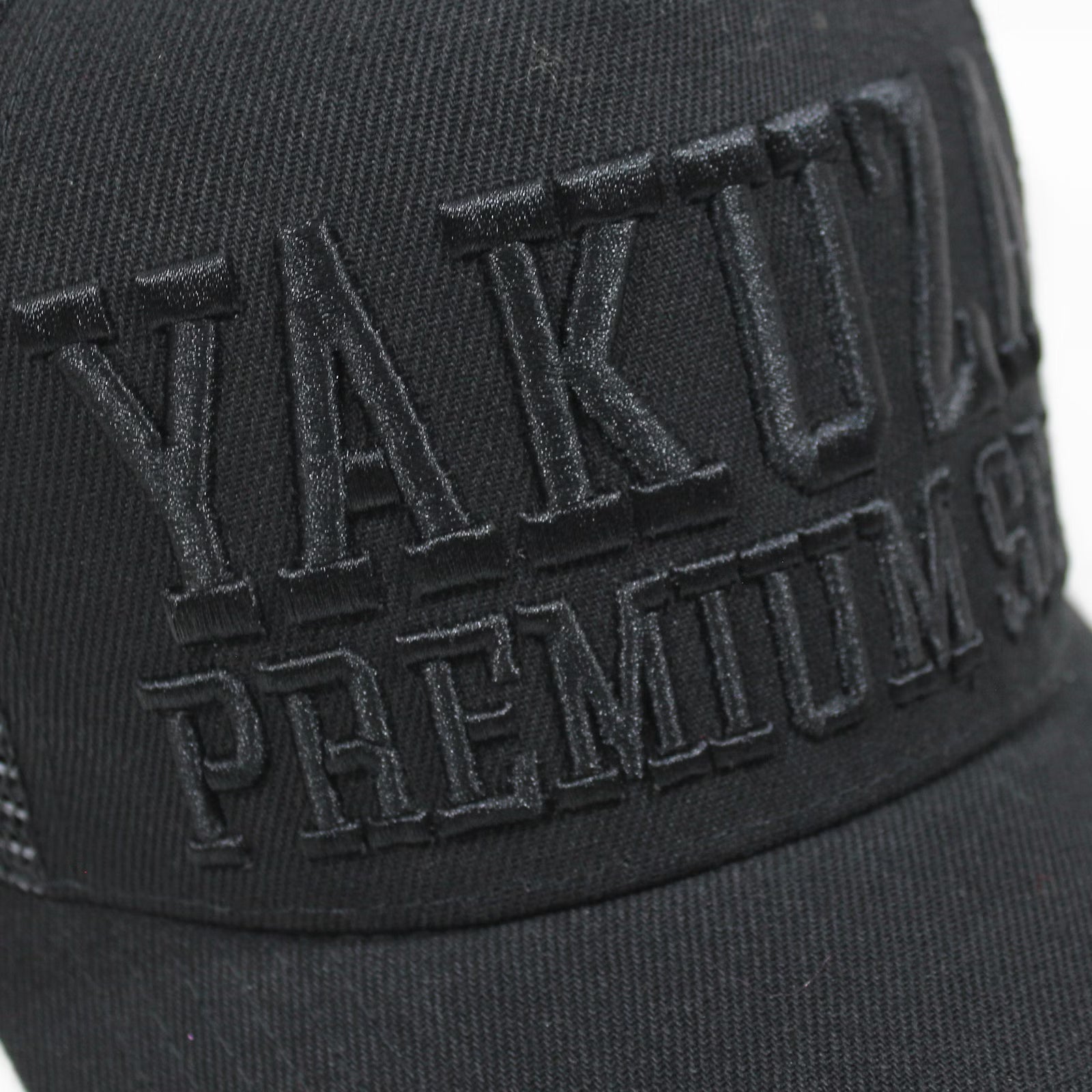 Yakuza Premium Base Cap – Snapback stylisches, schwarzes Cap mit hochwertigem Stick-Design. Perfekt für trendbewusste Streetwear-Fans. Robuste Verarbeitung und unverwechselbares Yakuza-Logo für den ultimativen Look. Ideal für jedes Casual-Outfit Snapbacks