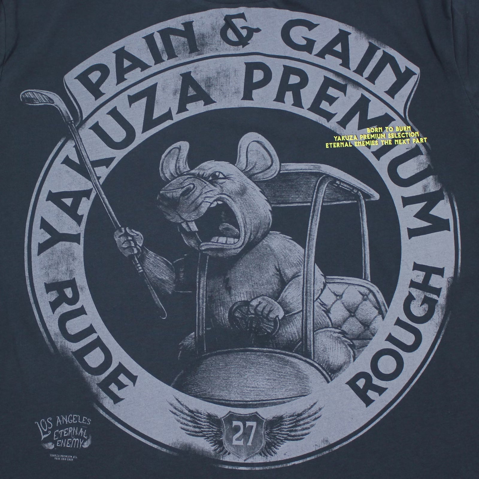 Detailansicht Yakuza Premium T-Shirt dunkelblau mit kreisförmigem Ratten- und Golfschläger-Print.