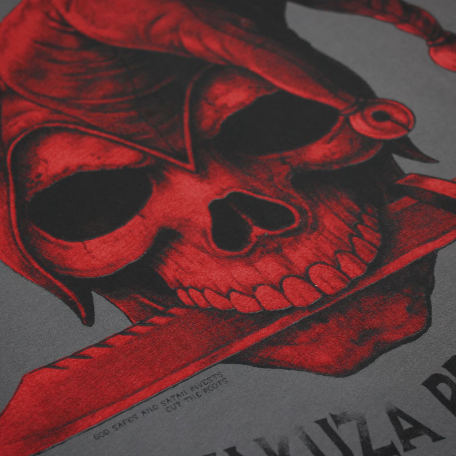 Yakuza Premium Herren T-Shirt in Dunkelgrau mit grossem Harlekin-Motiv auf dem Rücken und Print auf der Brust