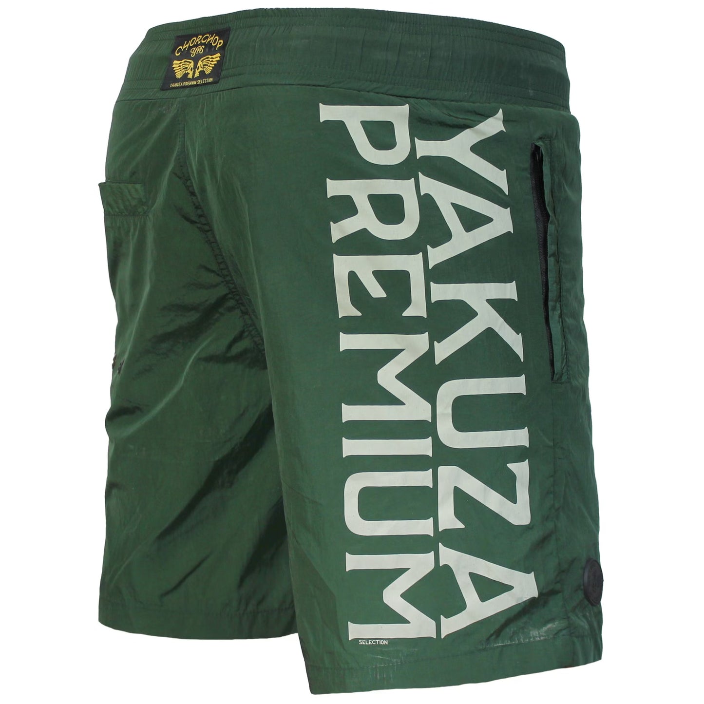 Rückansicht der dunkeloliven Yakuza Premium Badeshorts mit vertikalem Logo-Schriftzug und Gesässtasche.