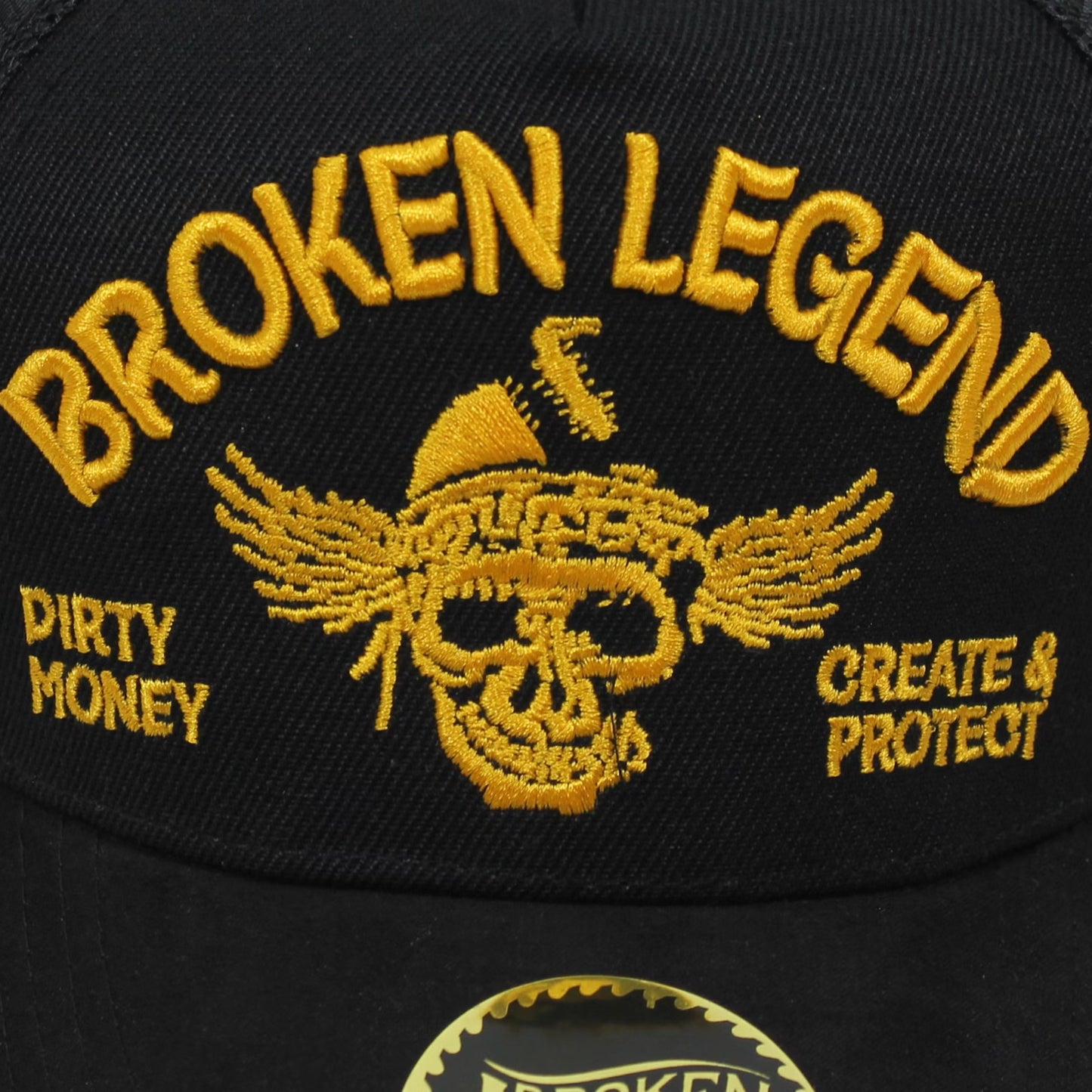 Detail des schwarzen Mesh-Gewebes und der hochwertigen 3D-Stickerei der Broken Legend Trucker Cap.