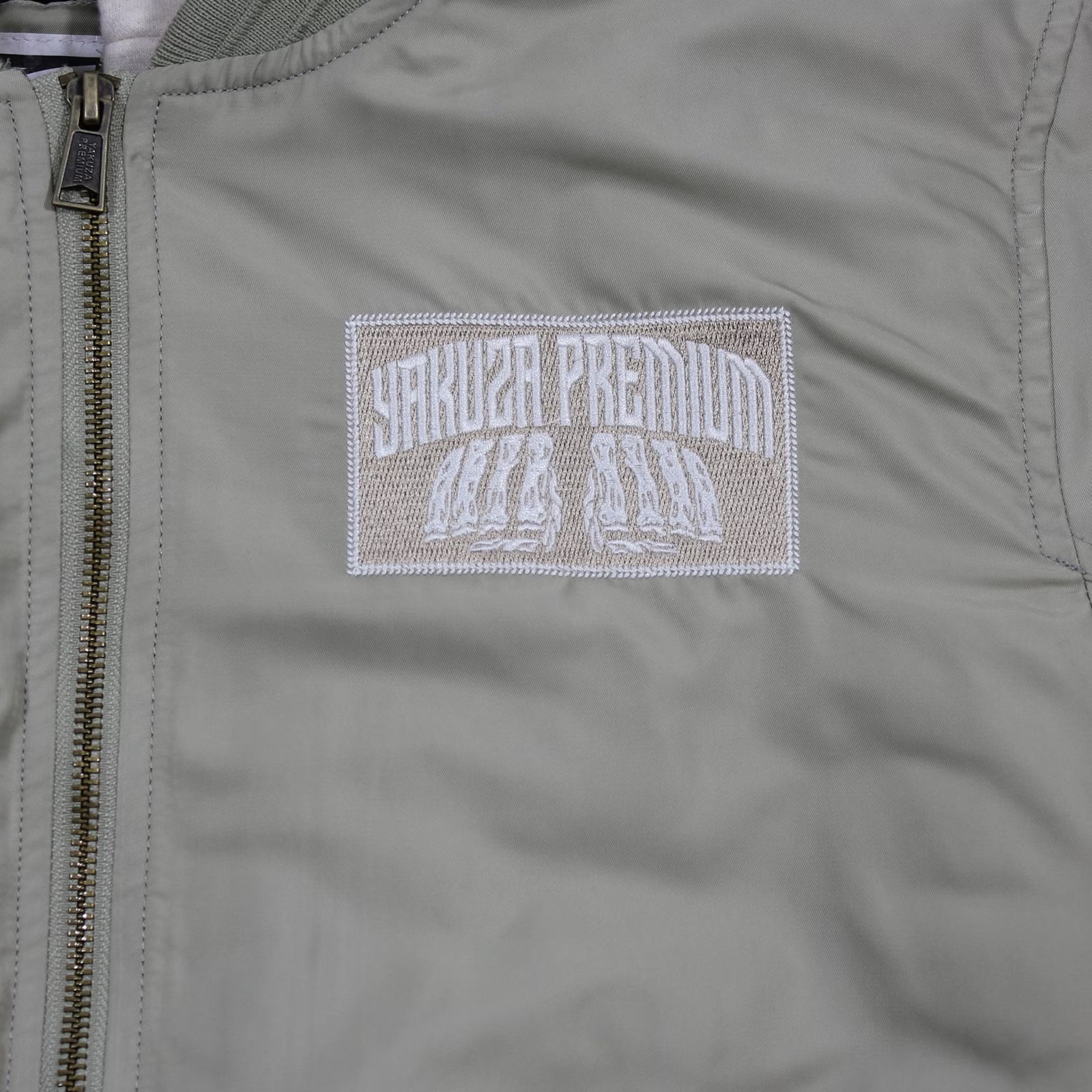 Limitierte Yakuza Bomberjacke in Oliv mit Patch und Stickerei