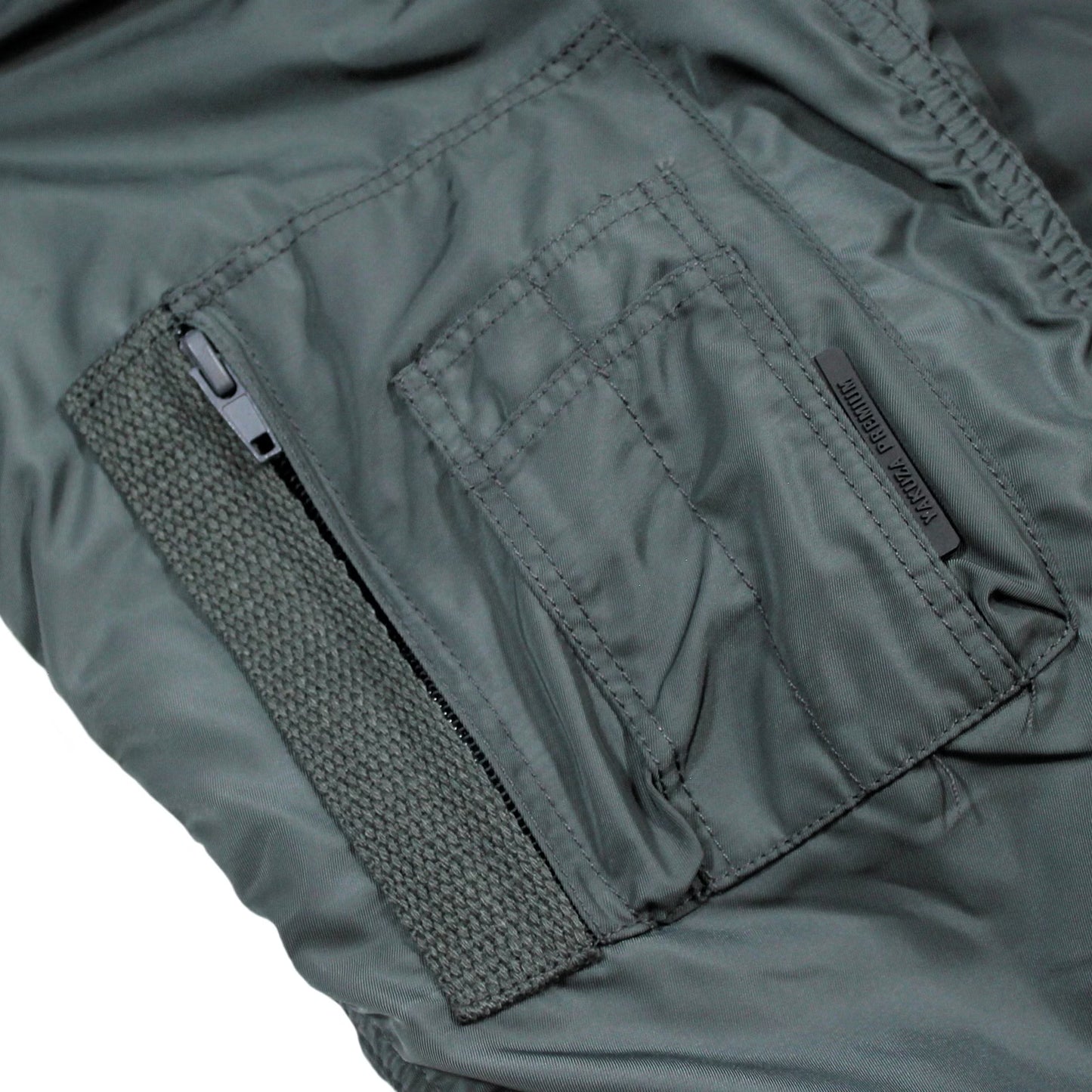 Limitierte Yakuza Bomberjacke 3961 in Grau/Stone mit Stickerei und Kapuze