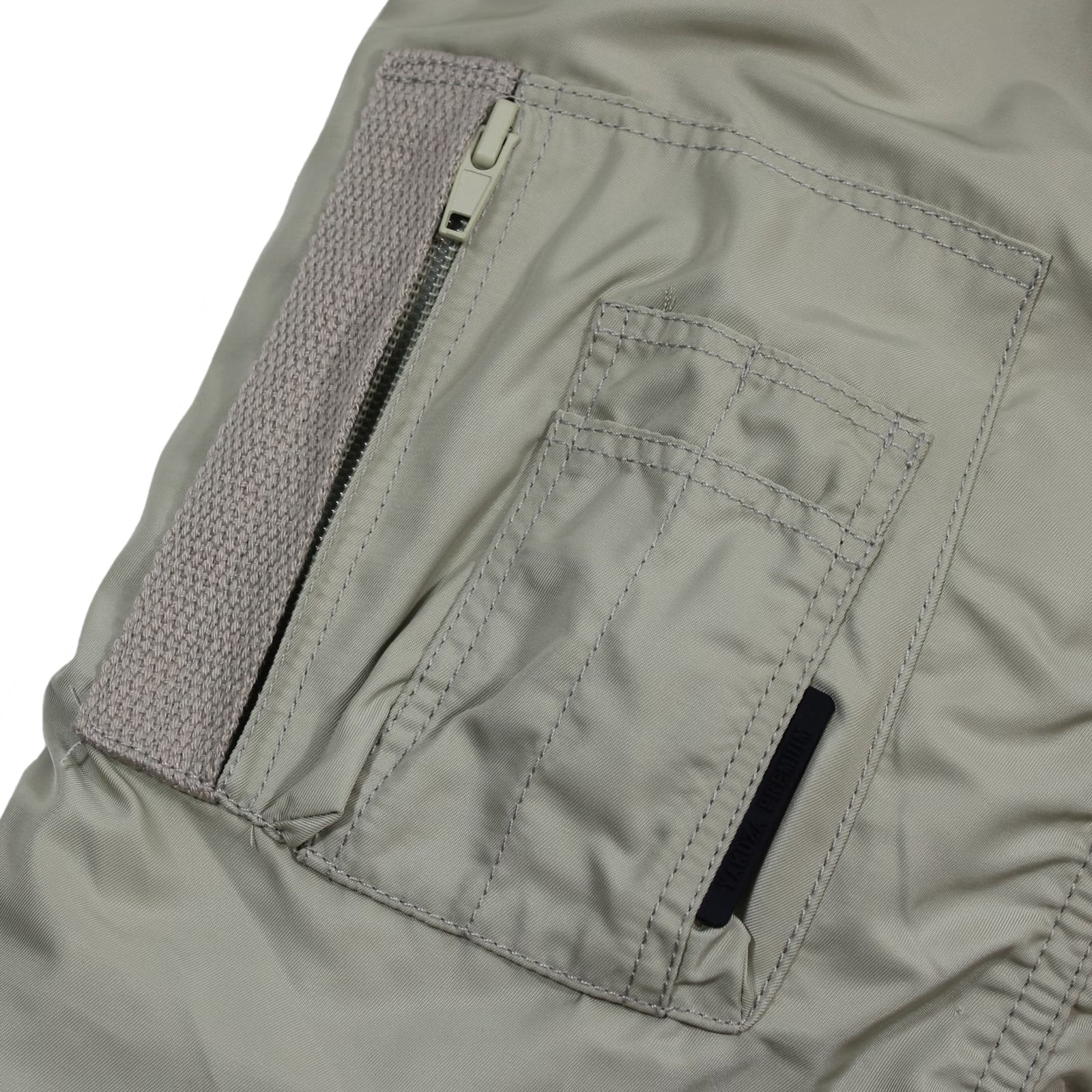 Limitierte Yakuza Bomberjacke in Oliv mit Patch und Stickerei