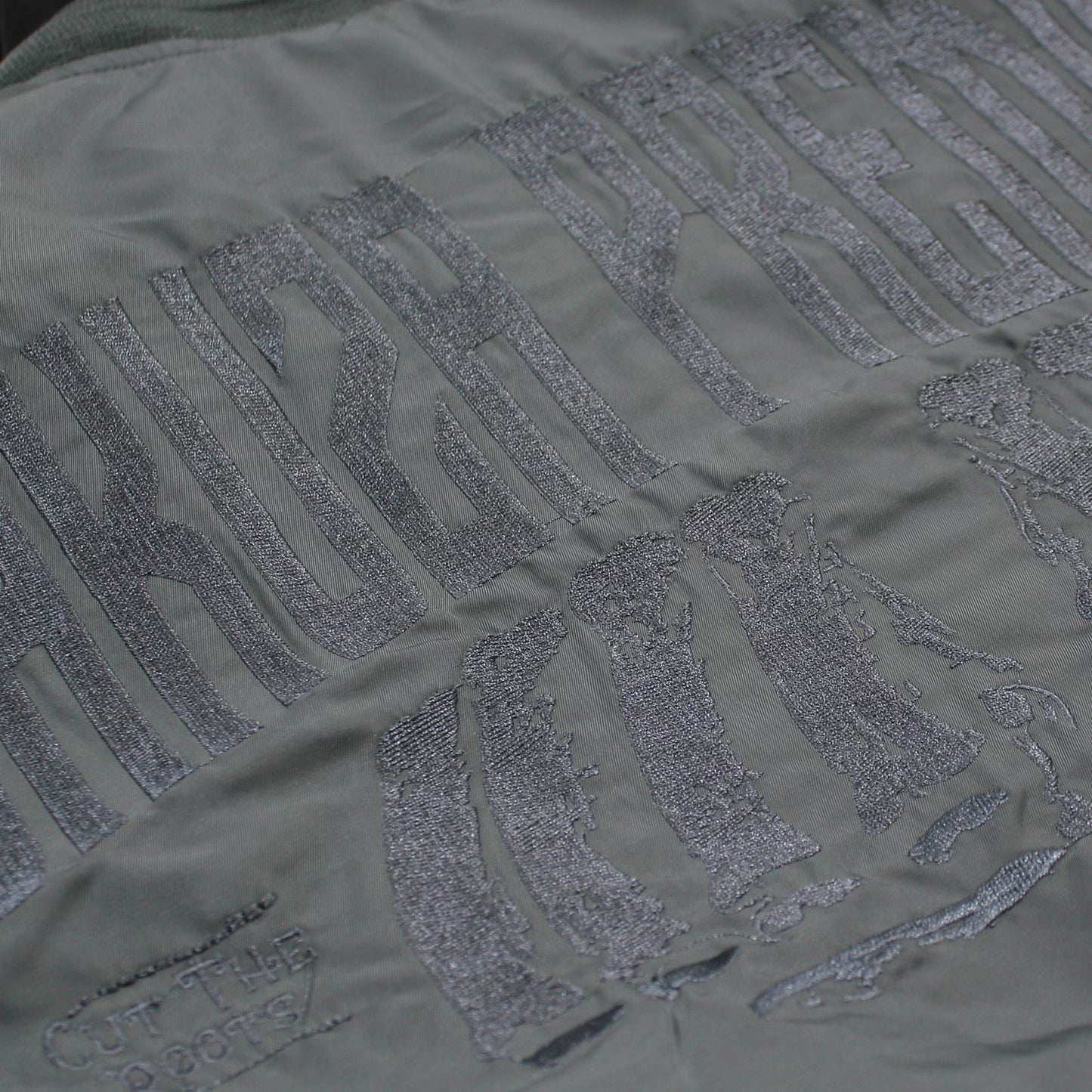 Limitierte Yakuza Bomberjacke 3961 in Grau/Stone mit Stickerei und Kapuze